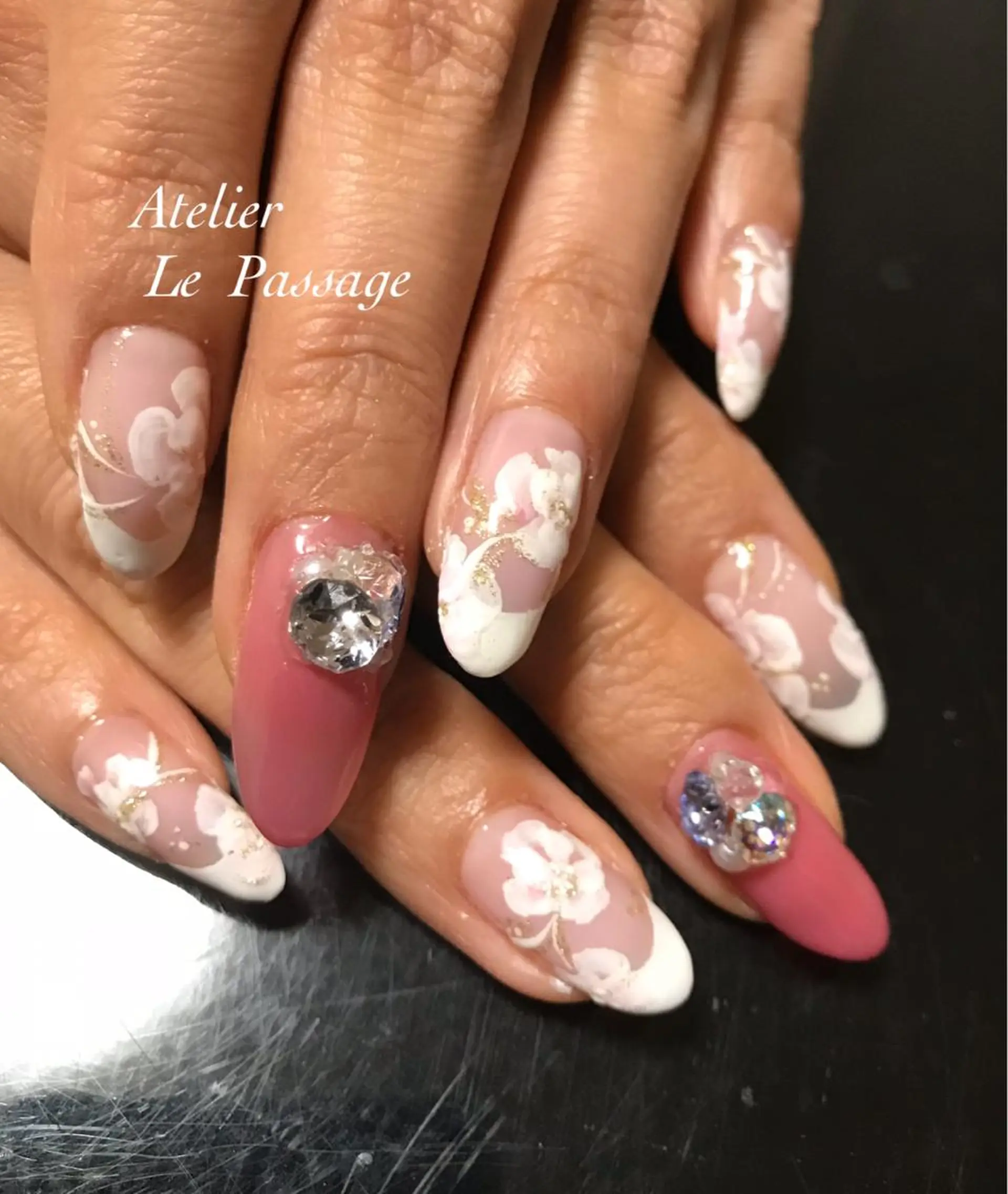 ネイル フラワーネイル ジェルネイル パラジェル ブライダルネイル 冬ネイル Atelier Le Passage所属・h nakatsukaのネイルデザイン