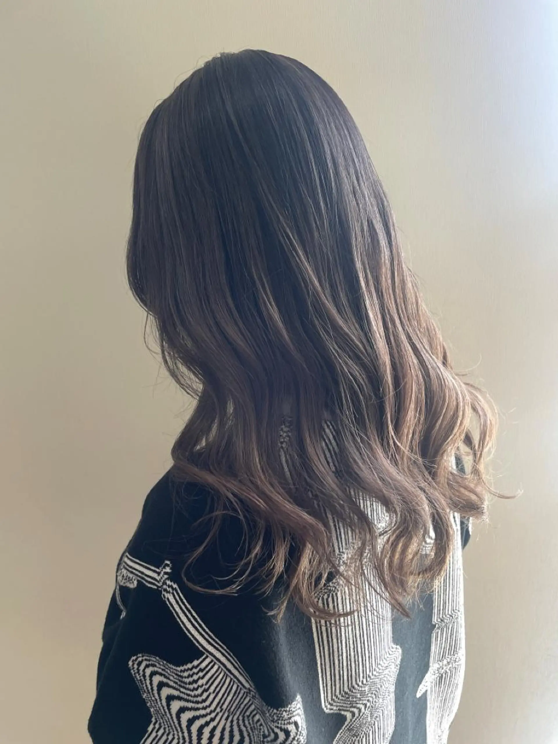 セミロング カラー 三浦 瑠璃のヘアスタイル