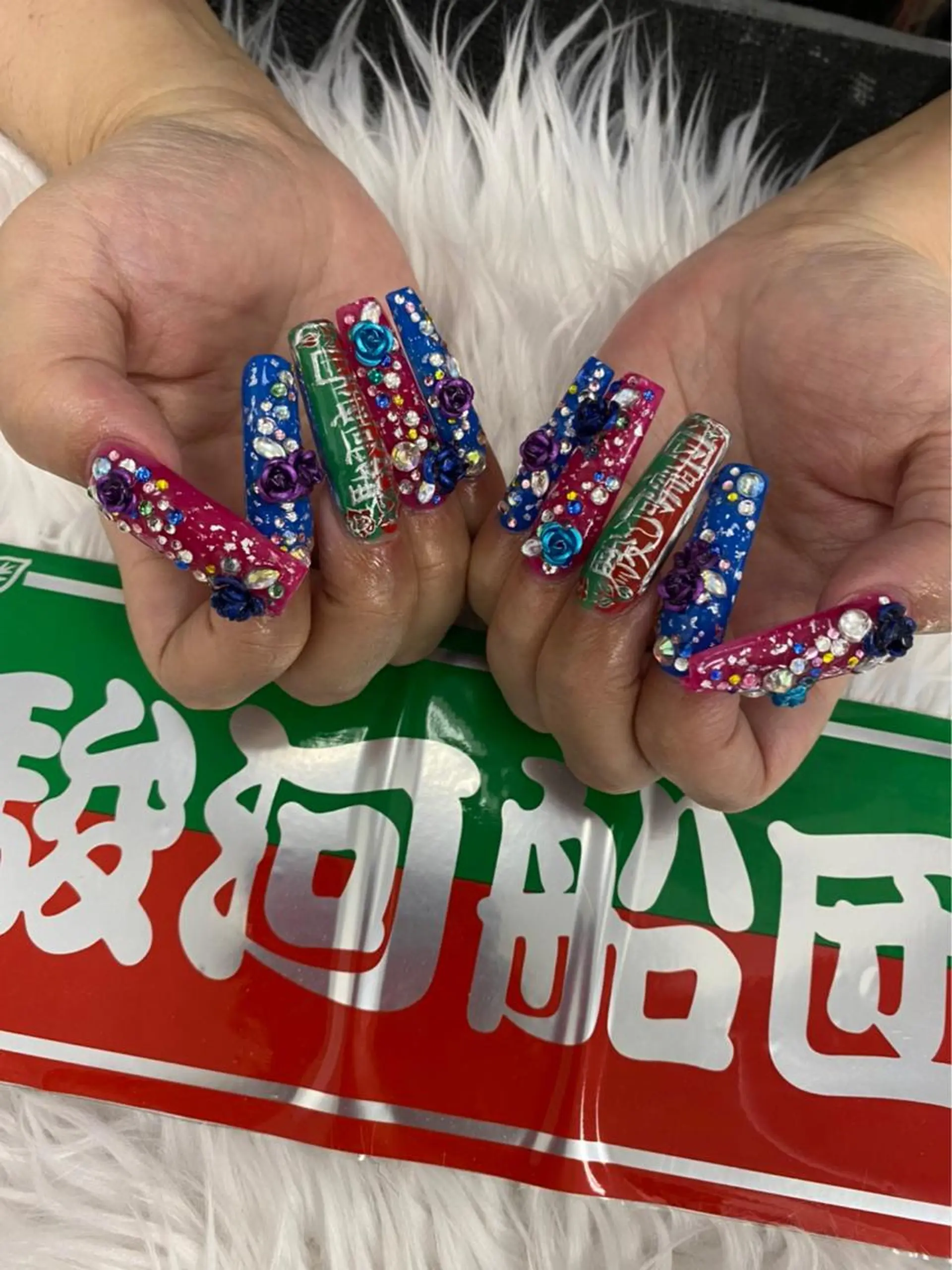 ネイル MADIA藤沢所属・MADIA MEGUのネイルデザイン