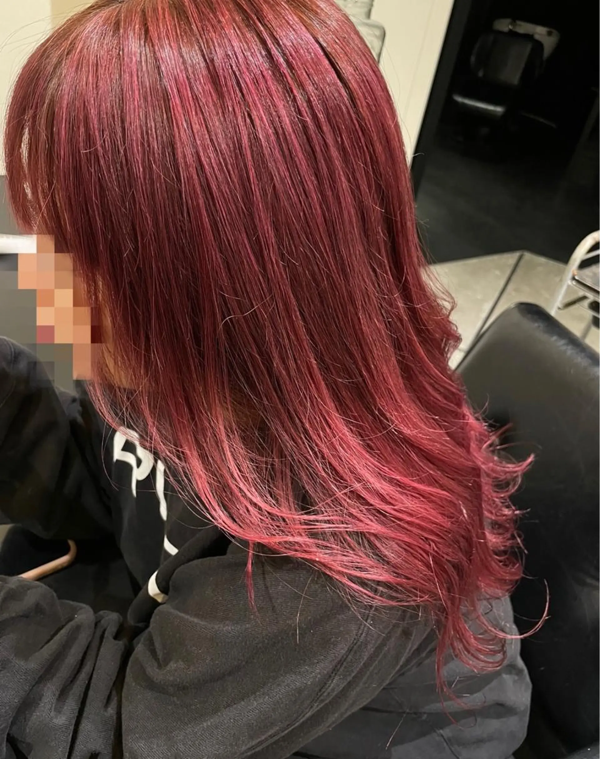 ロング カラー ピンクカラー MOURI CHISATOのヘアスタイル