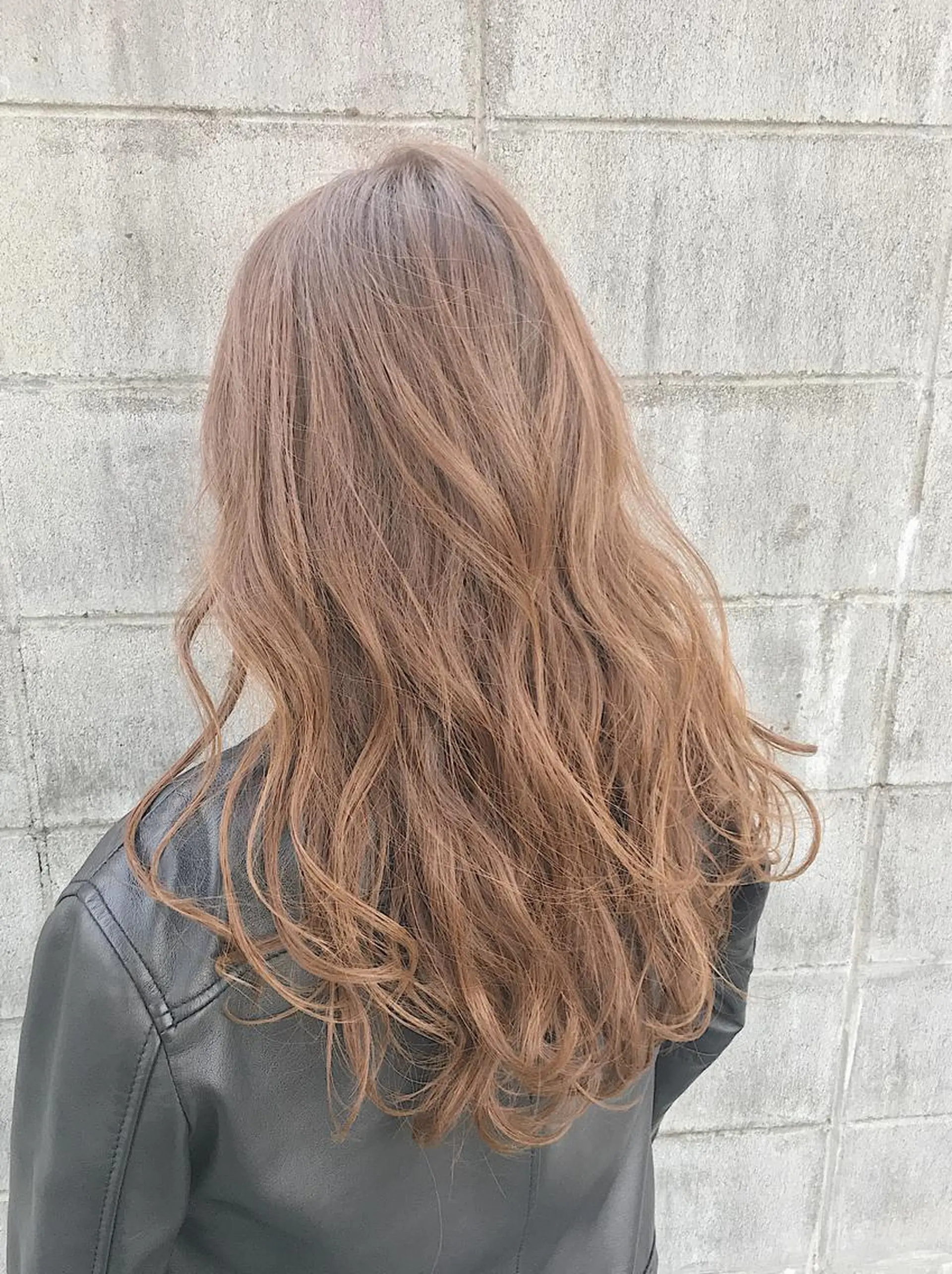 ロング カラー ベージュカラー ミルクティーベージュ 【t.a.g（タグ）】所属・ノンダメージ髪質改善 カラー💎/KURAのヘアスタイル