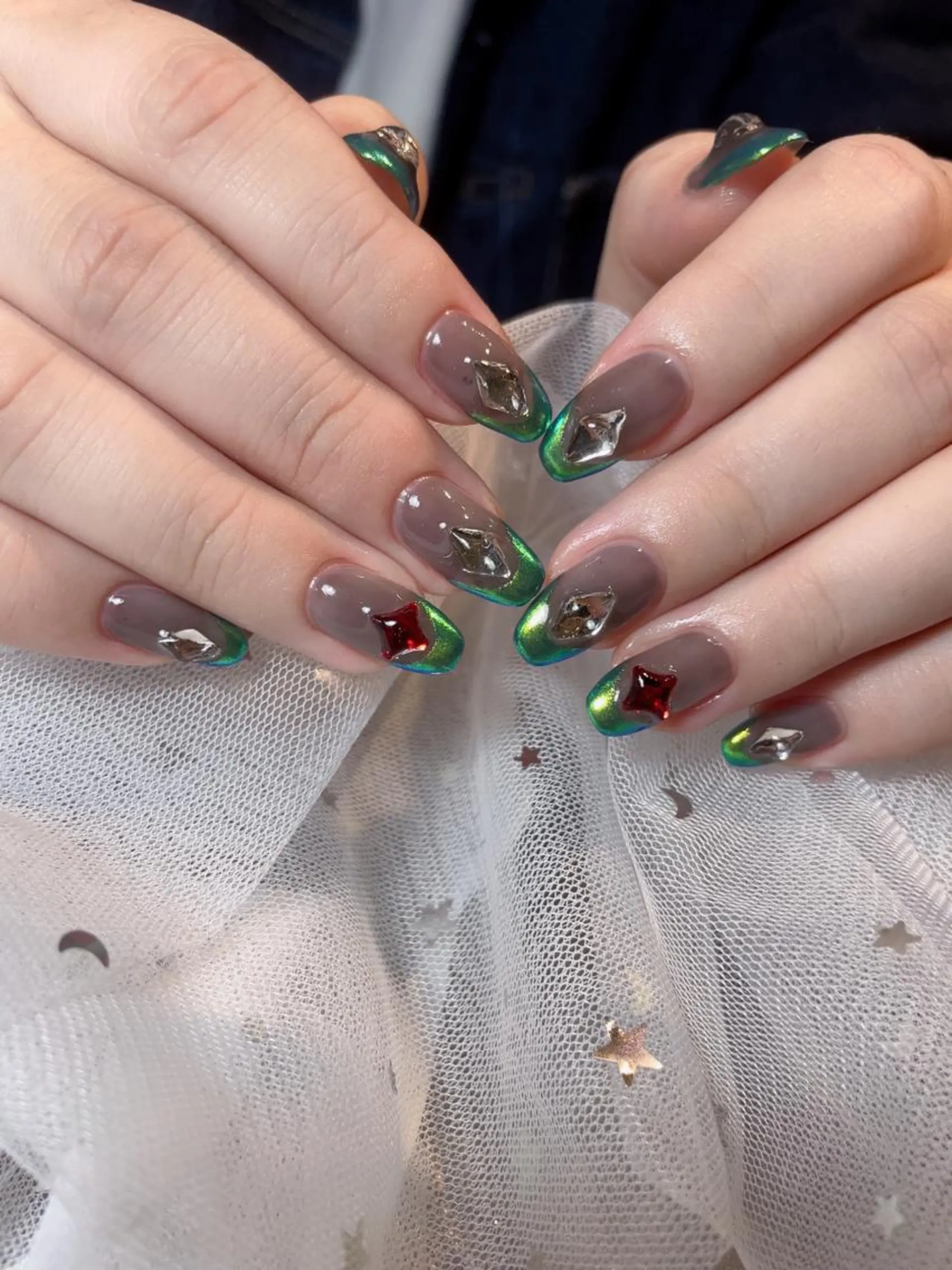 ネイル フレンチネイル グリーン キラキラネイル ハンドネイル 南野 由希のネイルデザイン