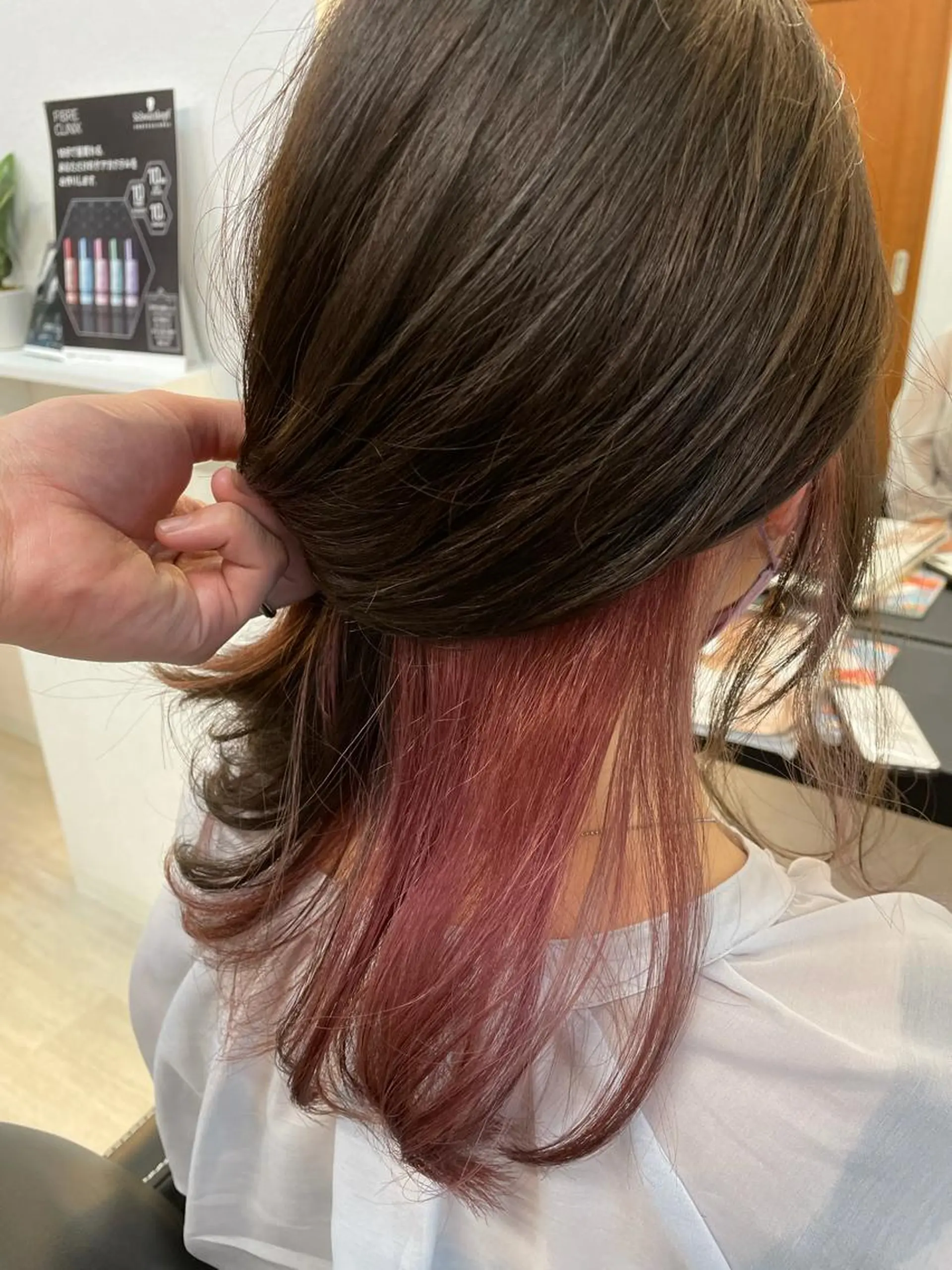 セミロング カラー ブリーチ インナーカラー ピンクカラー Hair salon Reve〜レーヴ〜所属・髪質改善・美髪矯正 特化型美容師・北野のヘアスタイル