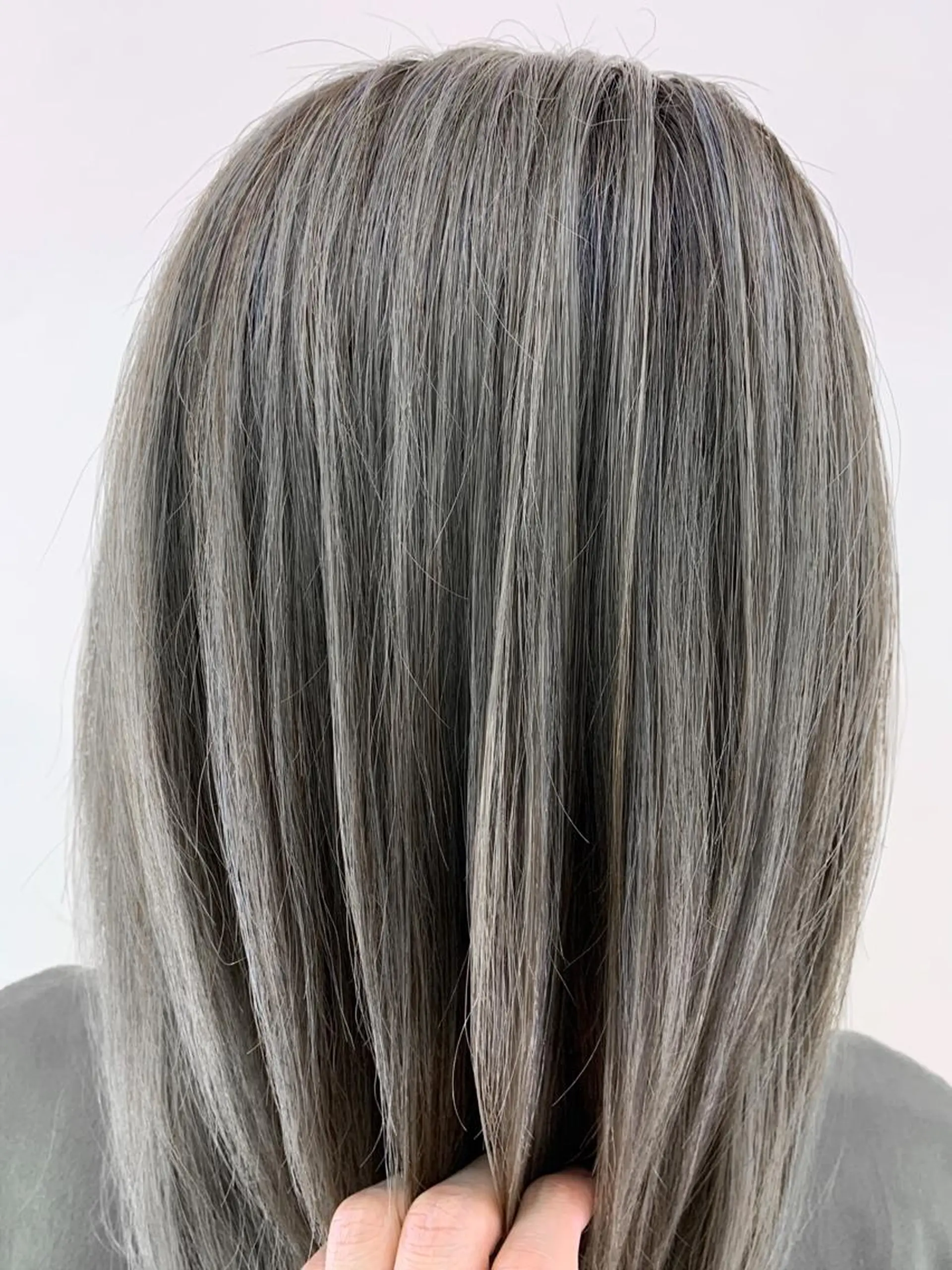 セミロング アダチ コウスケのヘアスタイル