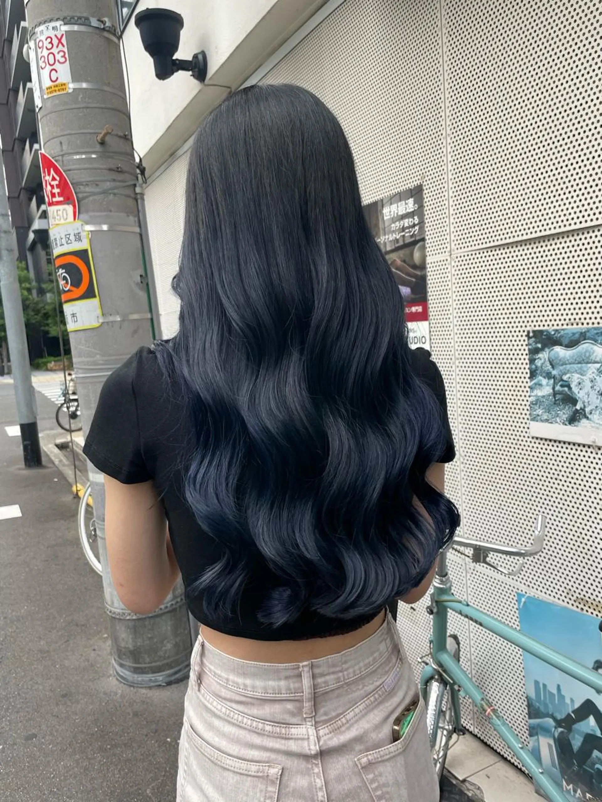 ロング カラー アッシュ バレイヤージュ ベージュカラー ブリーチ ブルーカラー ヘアカラー Carpe Diem所属・安田和洋 ブリーチカラー特化のヘアスタイル