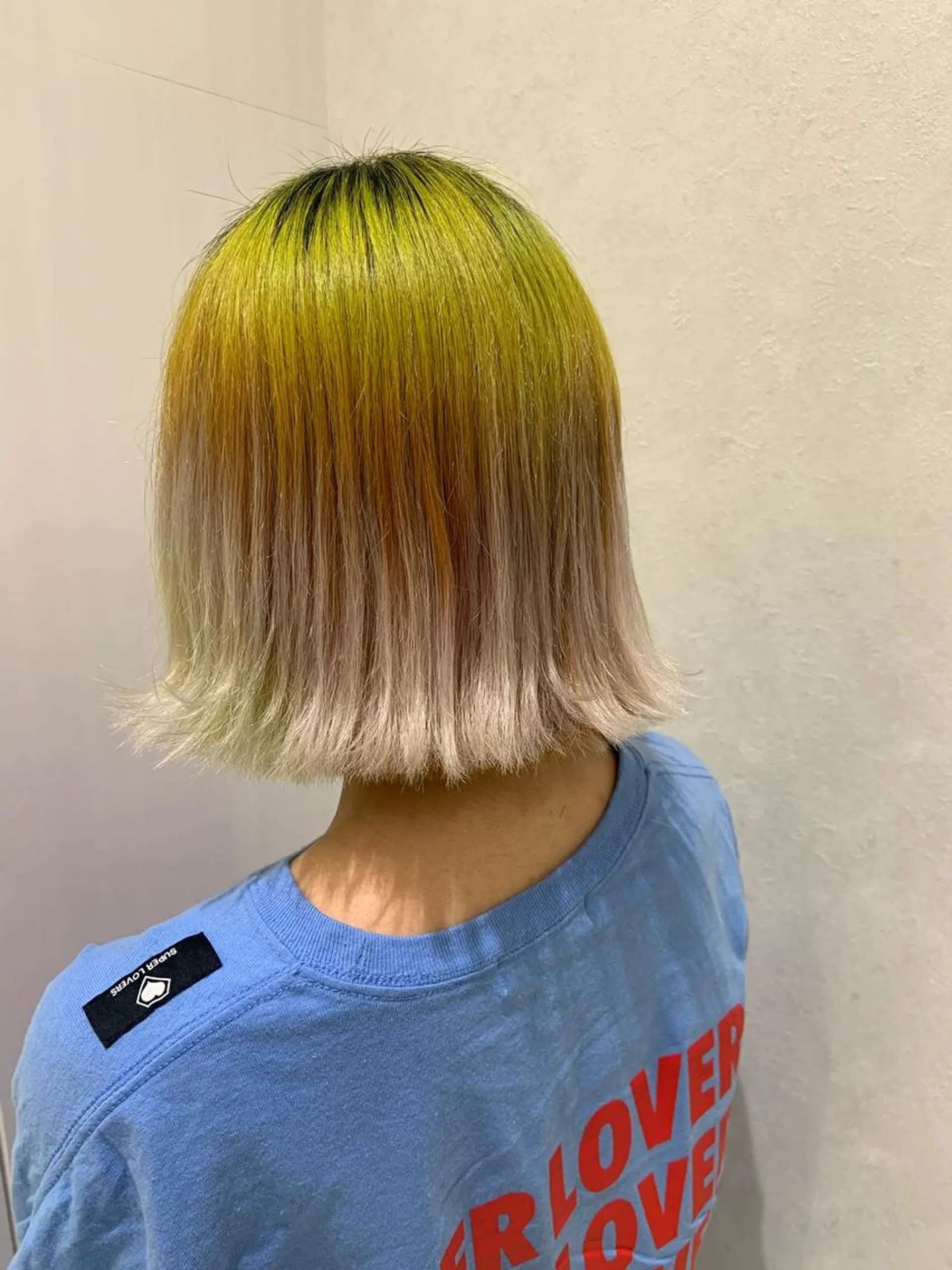 ショート カラー パーマ ヘアアレンジ ハイトーンカラー🤍 山下 優華のヘアスタイル