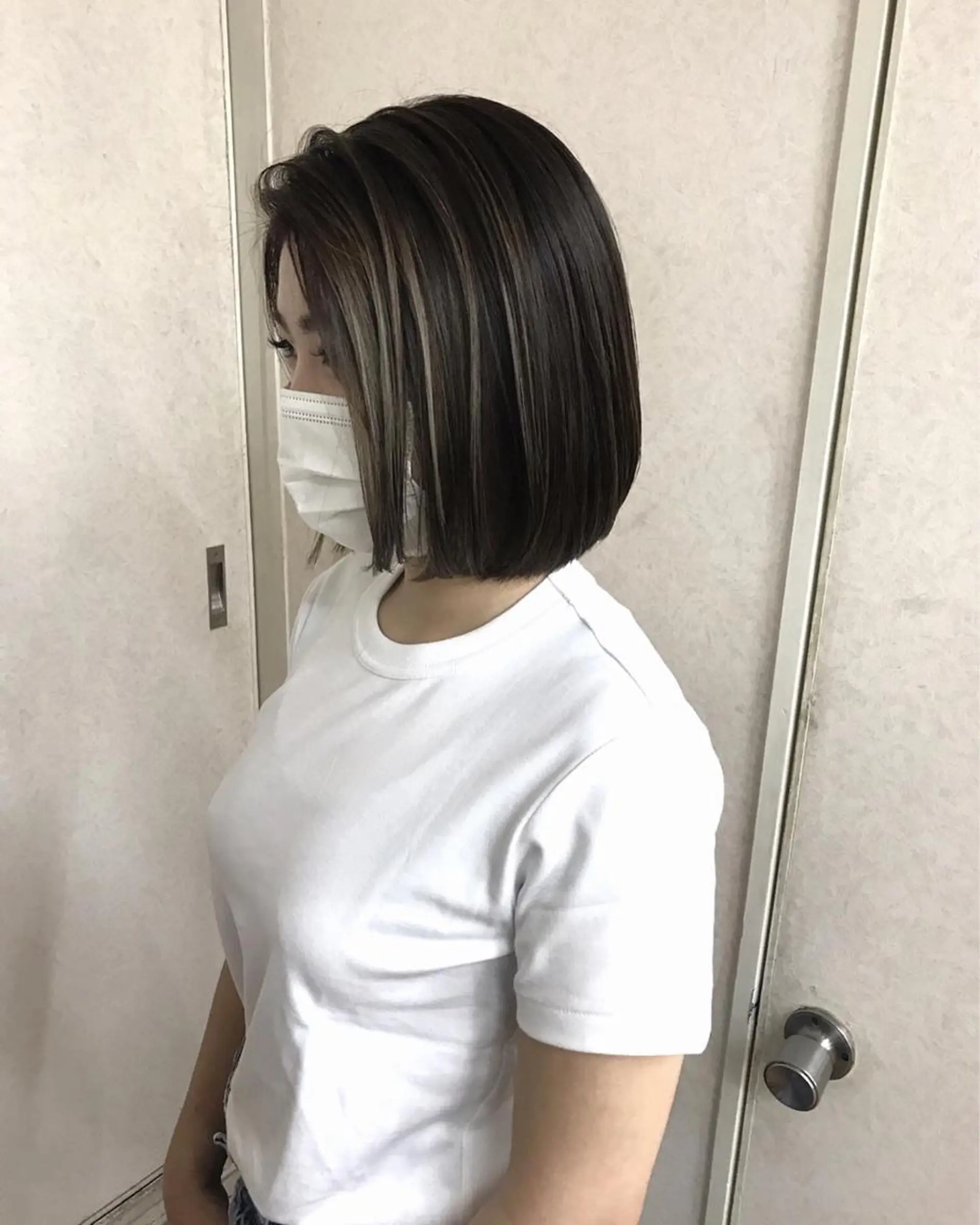 ショート カラー アッシュ ハイライトカラー ミルクティーアッシュ ハイライト カット ヘアカラー BOB所属・三輪 太一のヘアスタイル