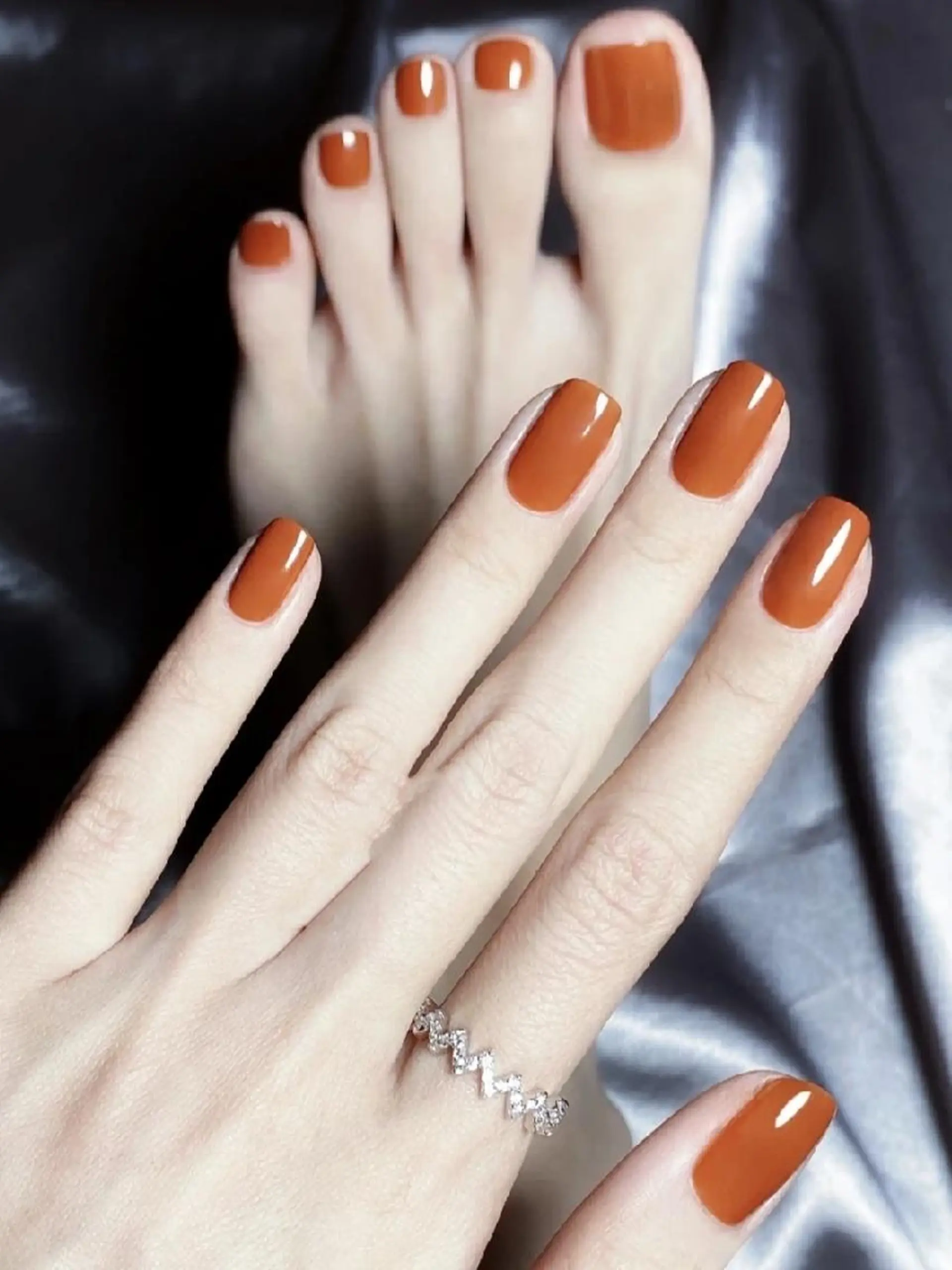 ネイル ミディアム ハンドネイル フットネイル ネイリストゆか💅 長さだし、深爪矯正のネイルデザイン