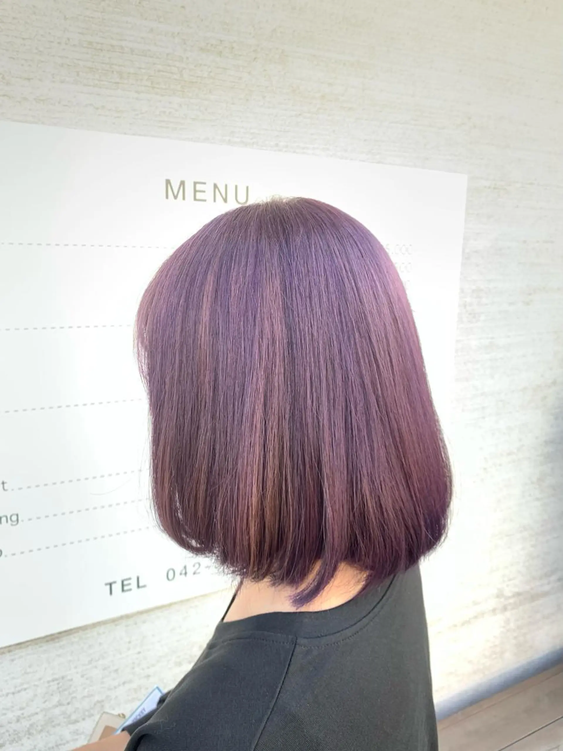 ミディアム パープルカラー ハニーバイ コードのヘアスタイル