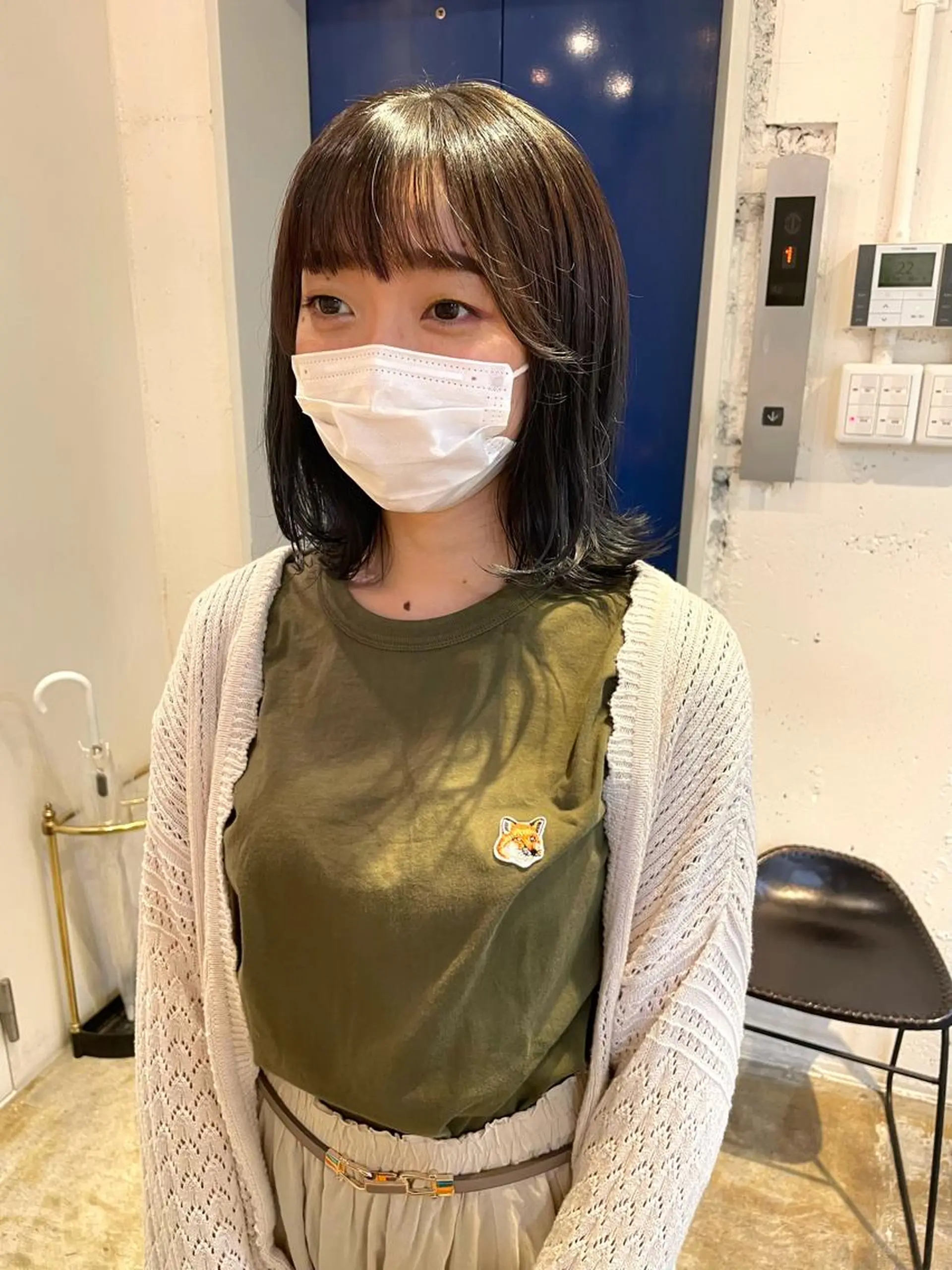 ミディアム カラー ブリーチ グレージュ オリーブグレージュ オリーブグレー ヘアカラー トリートメント MIOベージュカラー 柔らかいカラーのヘアスタイル