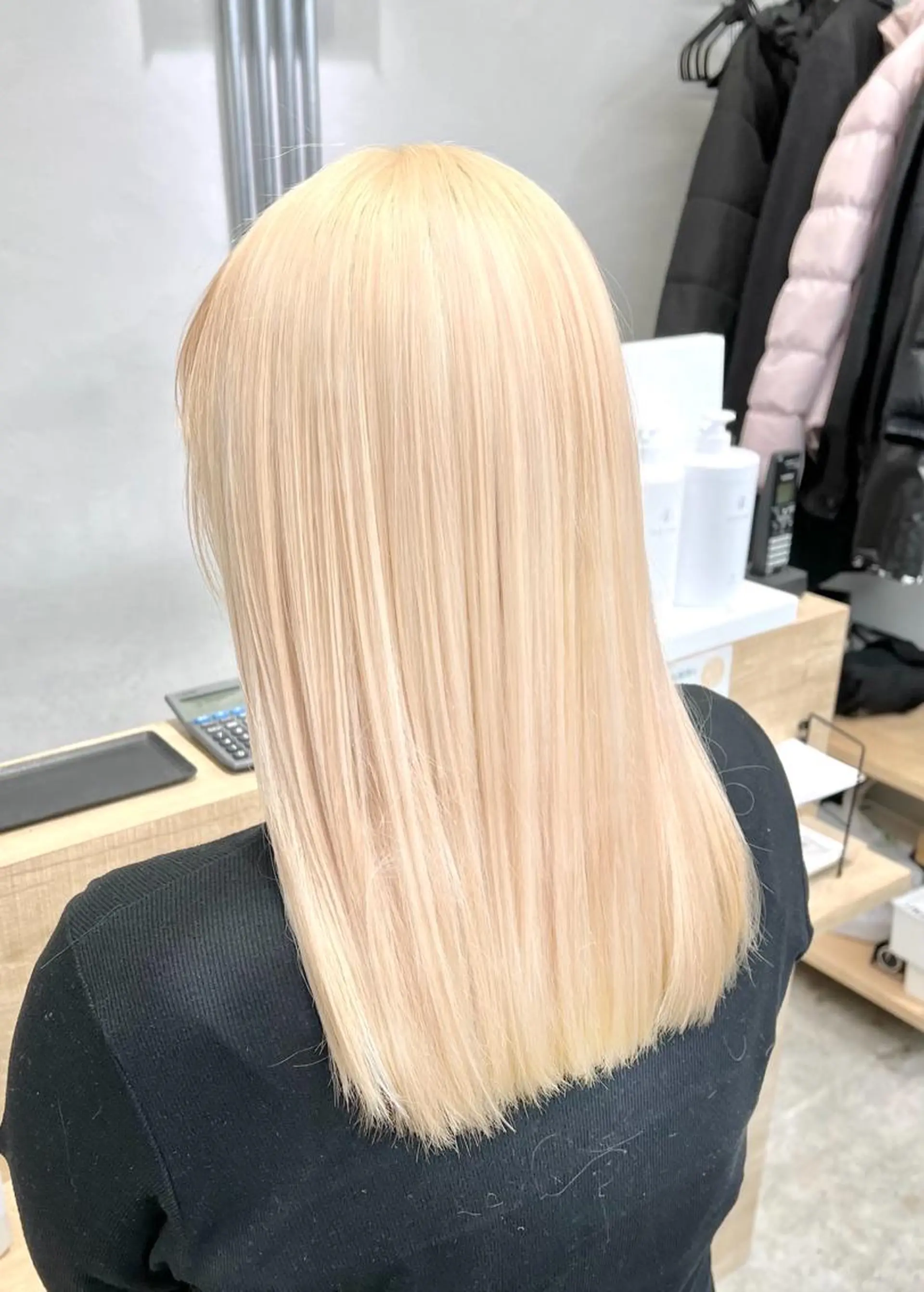 ロング カラー 抜きっぱなしブロンド ブロンド SALOWIN柏Suite所属・ブリーチ毛の縮毛矯正 ハイトーン/岡本智樹のヘアスタイル