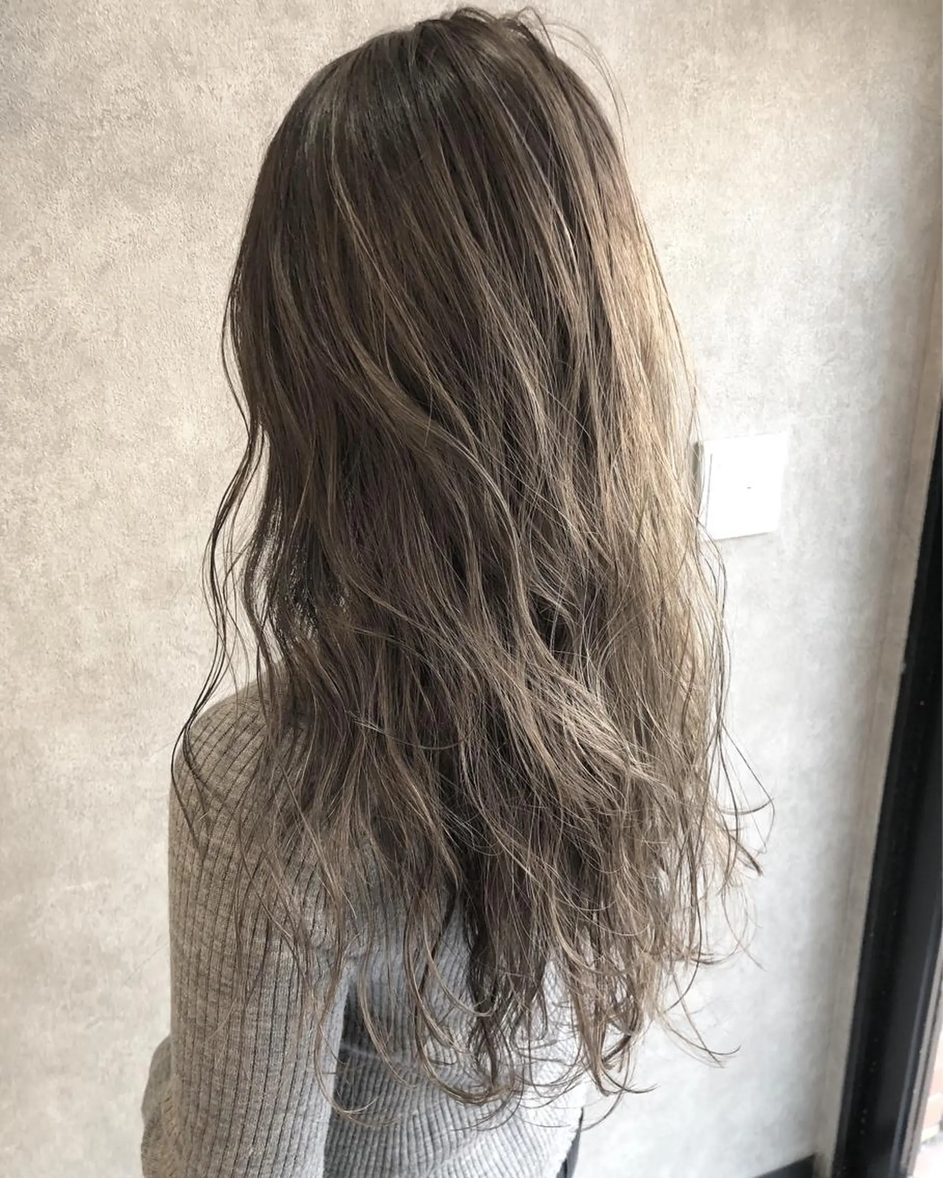 ロング カラー 顔周りレイヤー/韓国 ブリーチminamiのヘアスタイル