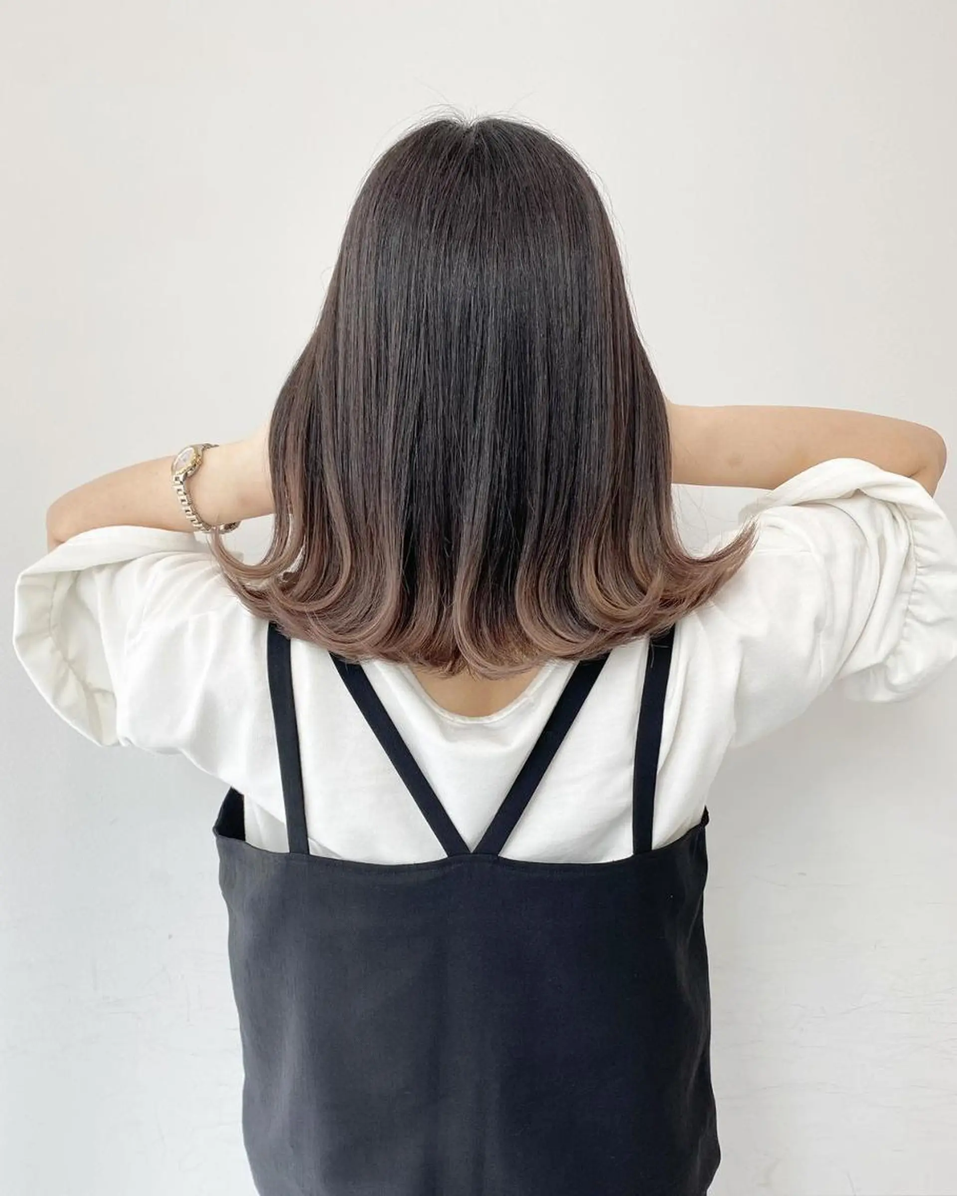 セミロング カラー アッシュ ベージュカラー ブルーカラー ブルーグレー ブルーグレージュ カット ヘアカラー トリートメント 公式 Ease by amble luxeのヘアスタイル