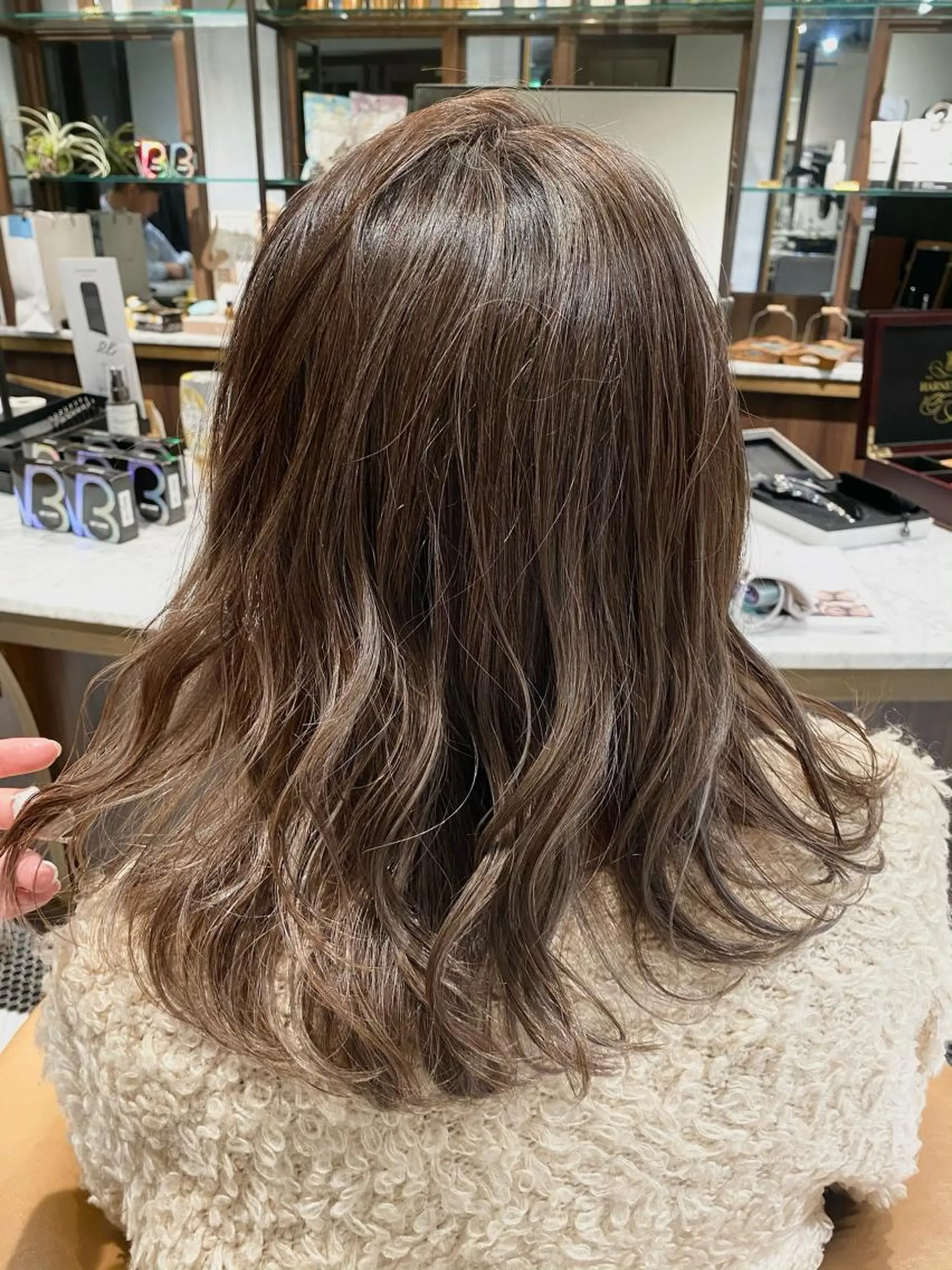 セミロング ハイライト 海外風カーテンバング Mao広尾美容室のヘアスタイル