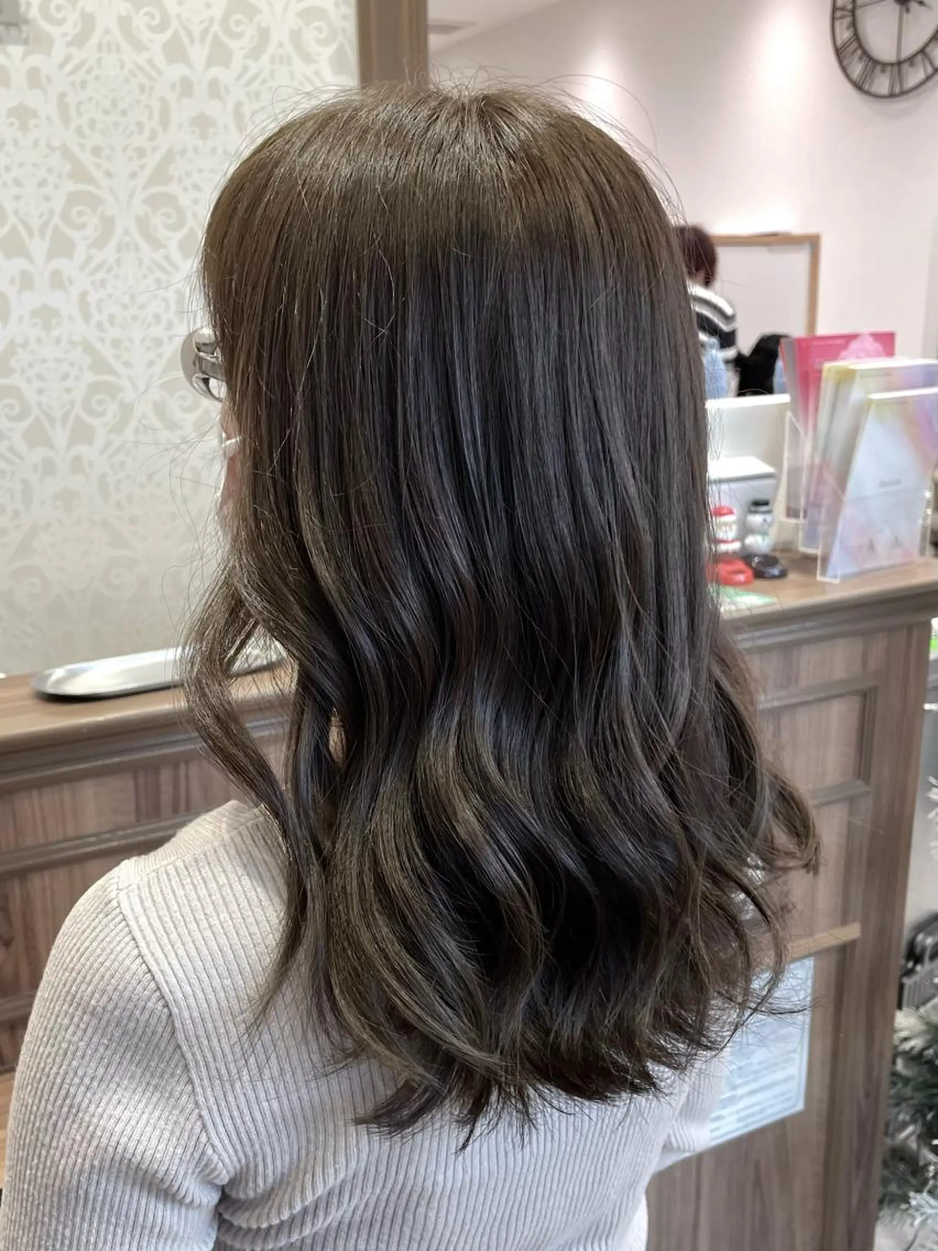 ロング カラー グレージュ ヘアカラー トリートメント ナカタケ ユウのヘアスタイル