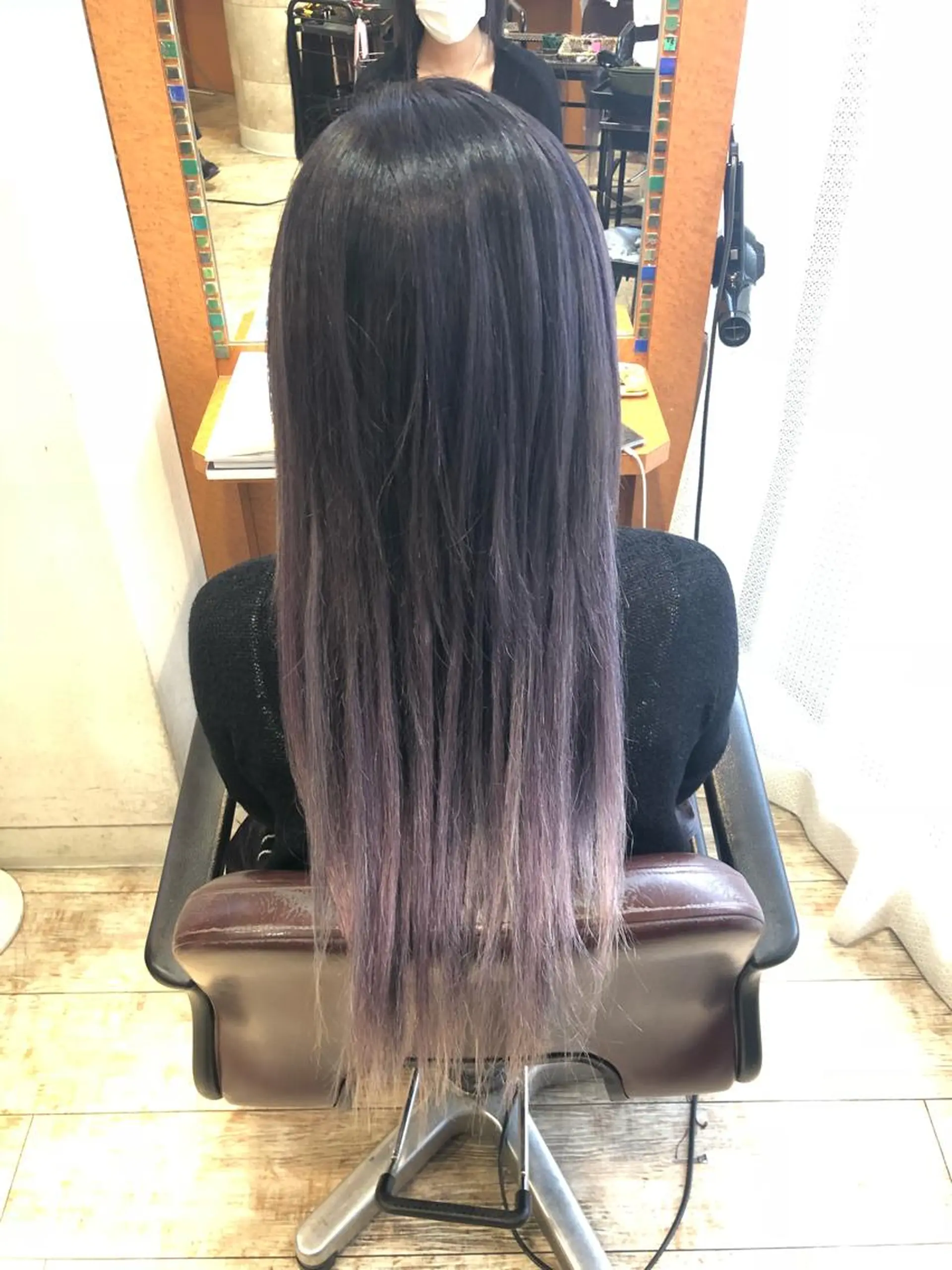 ロング カラー アッシュ ブリーチ グラデーションカラー パープルカラー エクステ 100%髪質改善特化 TRUNSのヘアスタイル