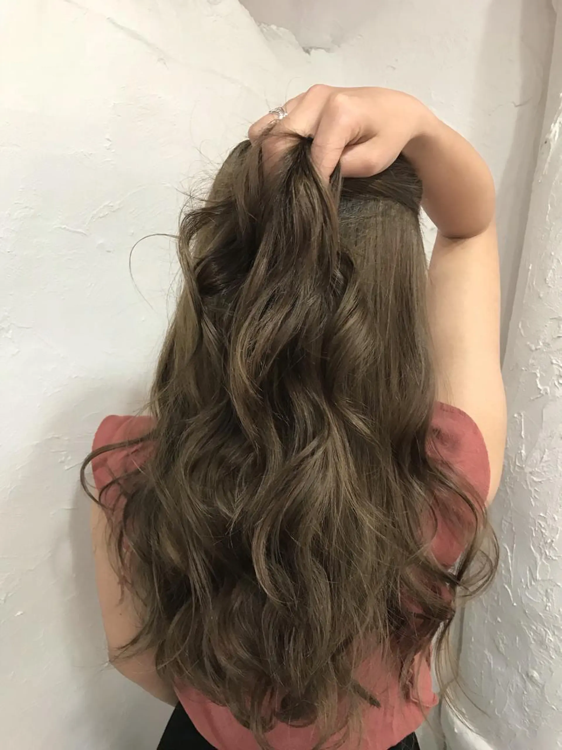 ロング カラー グレージュ ハイライトカラー ハイライト 伊藤 優希のヘアスタイル