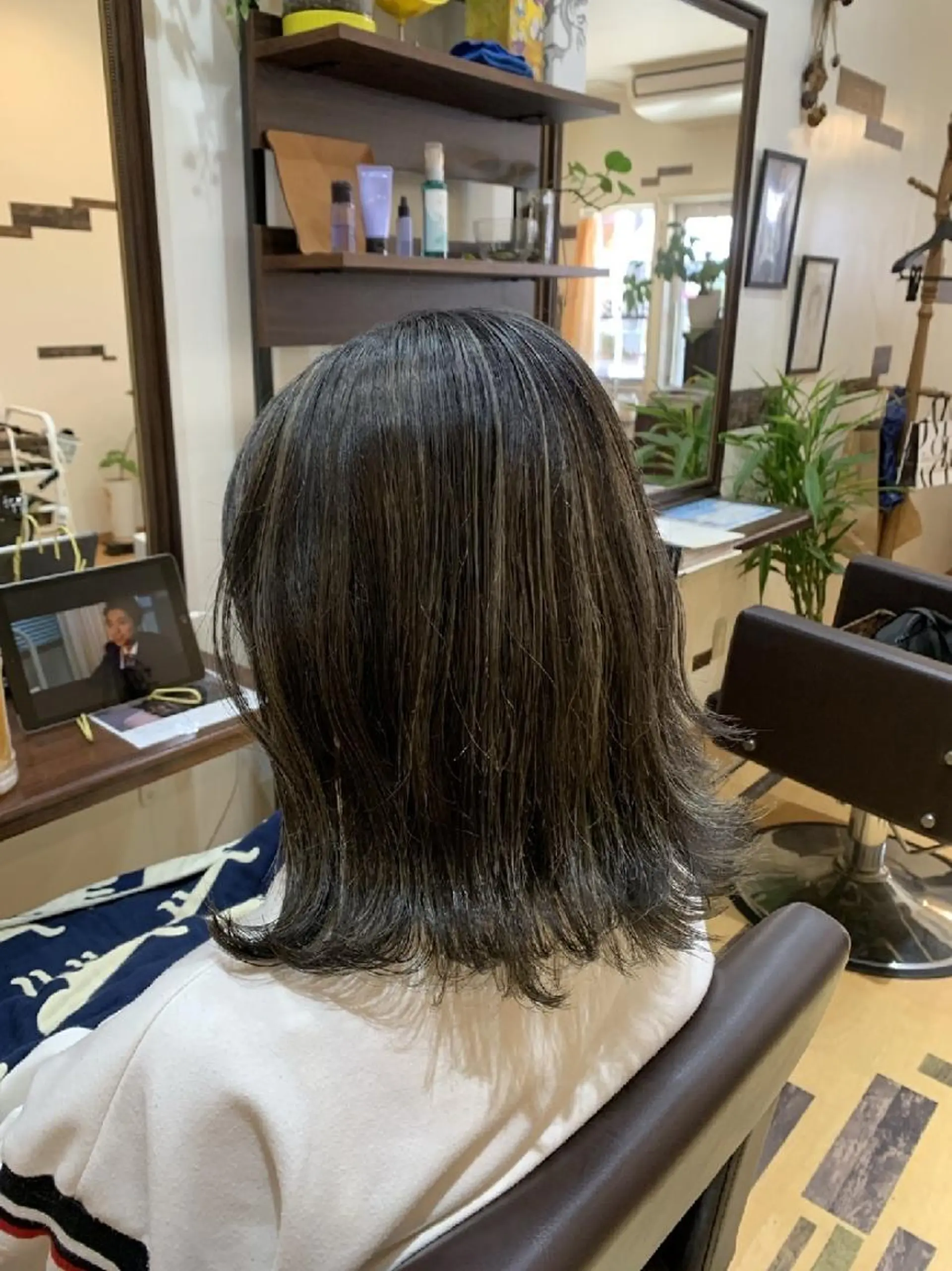 ミディアム カラー グレージュ SUGAR所属・サトウ シューイチのヘアスタイル