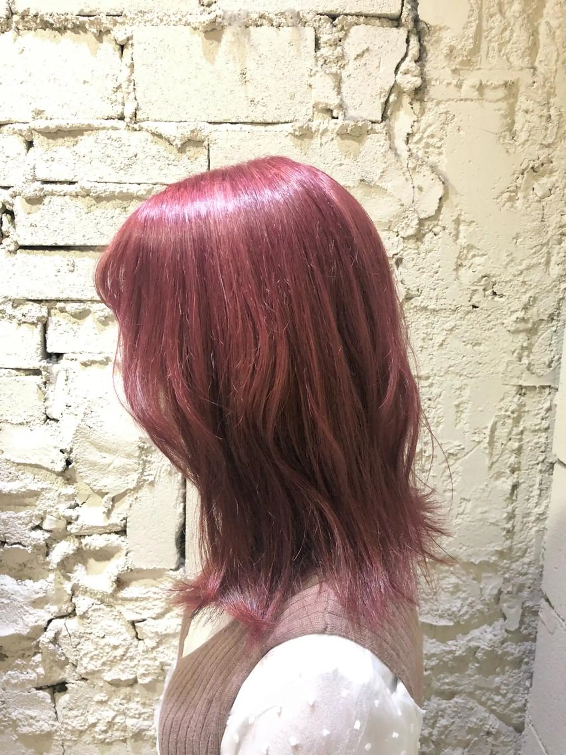 ミディアム カラー ブリーチ ピンクカラー レイヤー/韓国 ハイトーン興津史弥のヘアスタイル