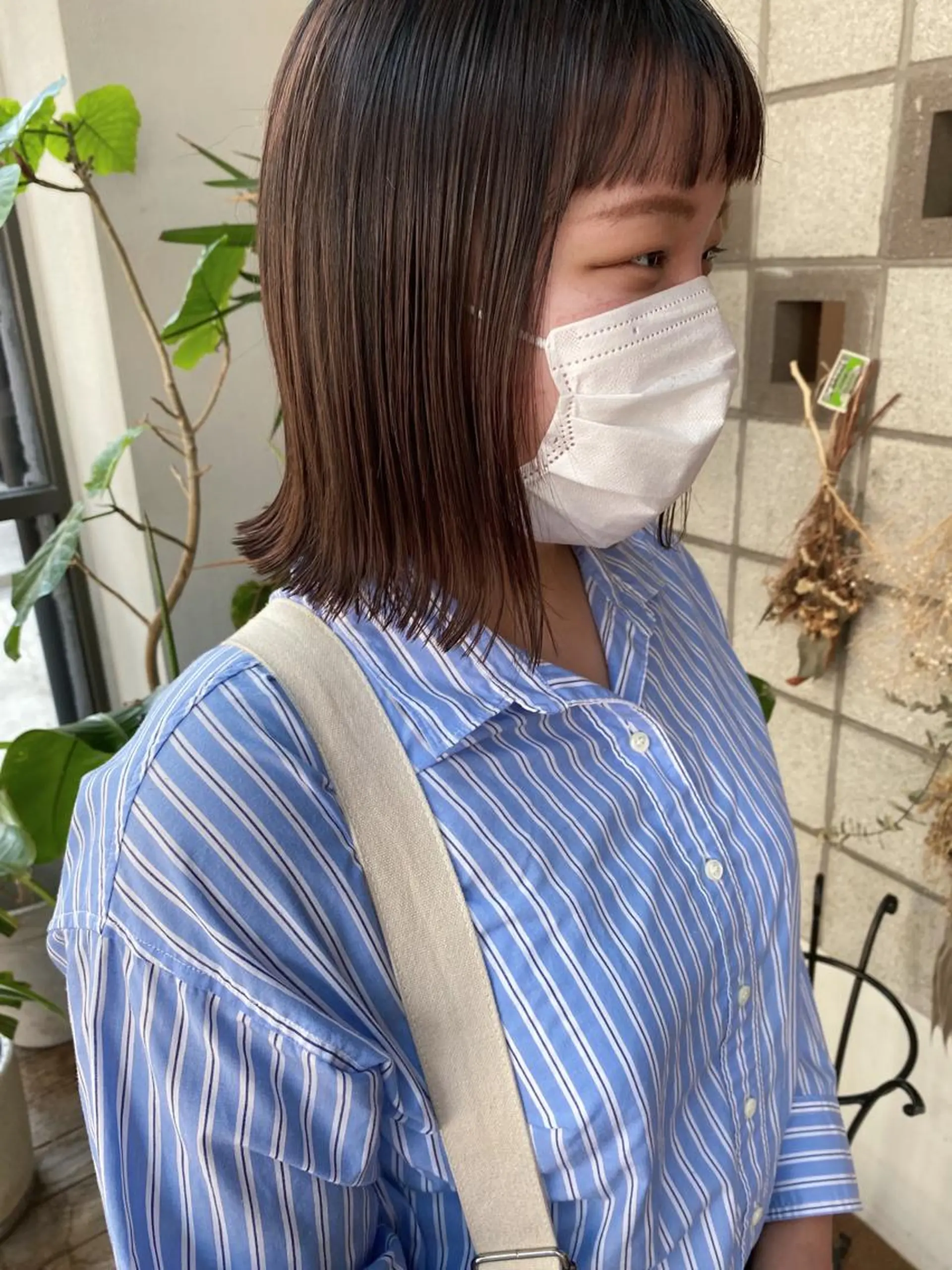 ミディアム カット 塩澤 榛奈のヘアスタイル