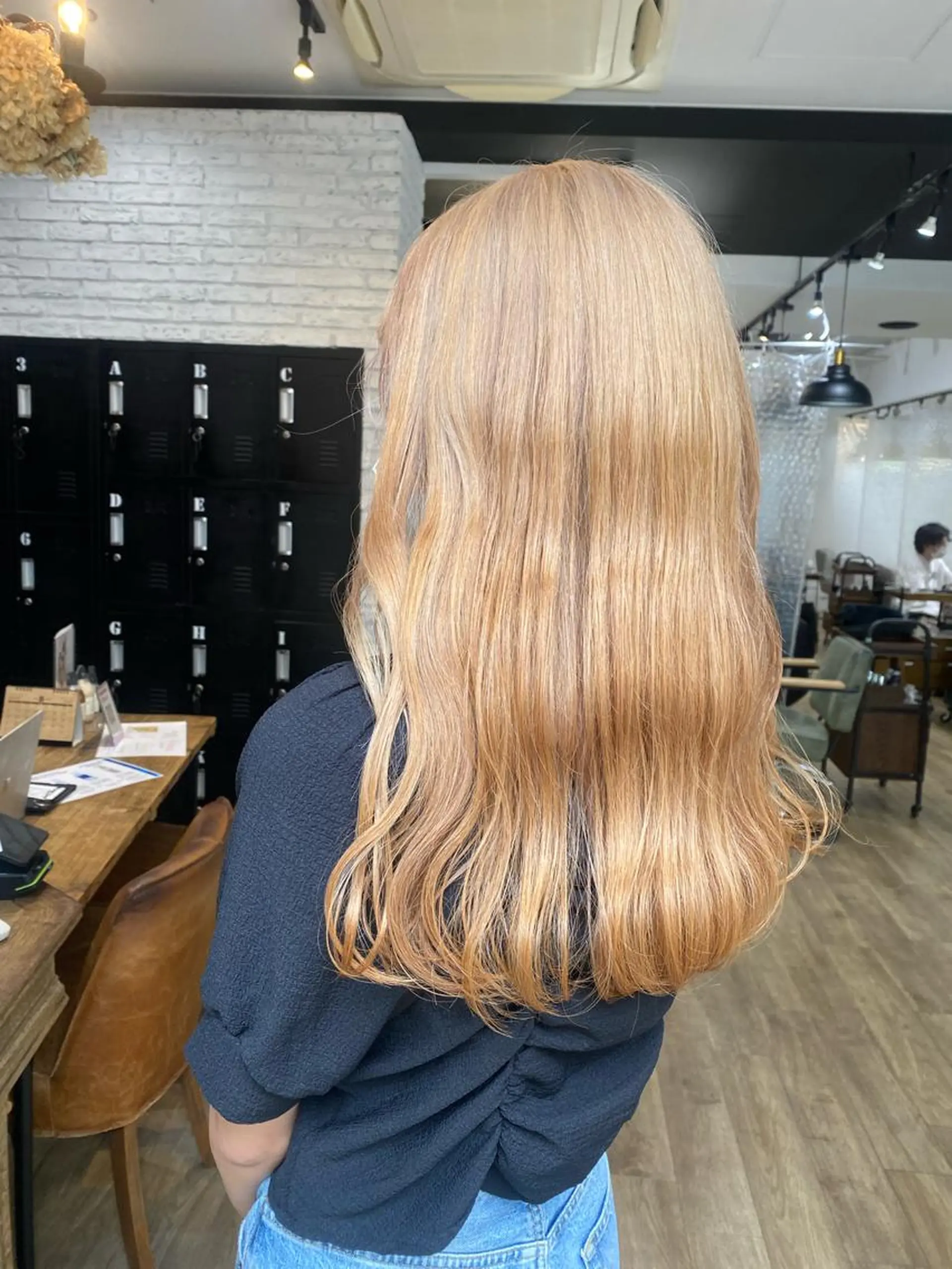 セミロング カラー ヘアアレンジ ブリーチ ヘアカラー トリートメント あおい 🍒暖色カラーのヘアスタイル