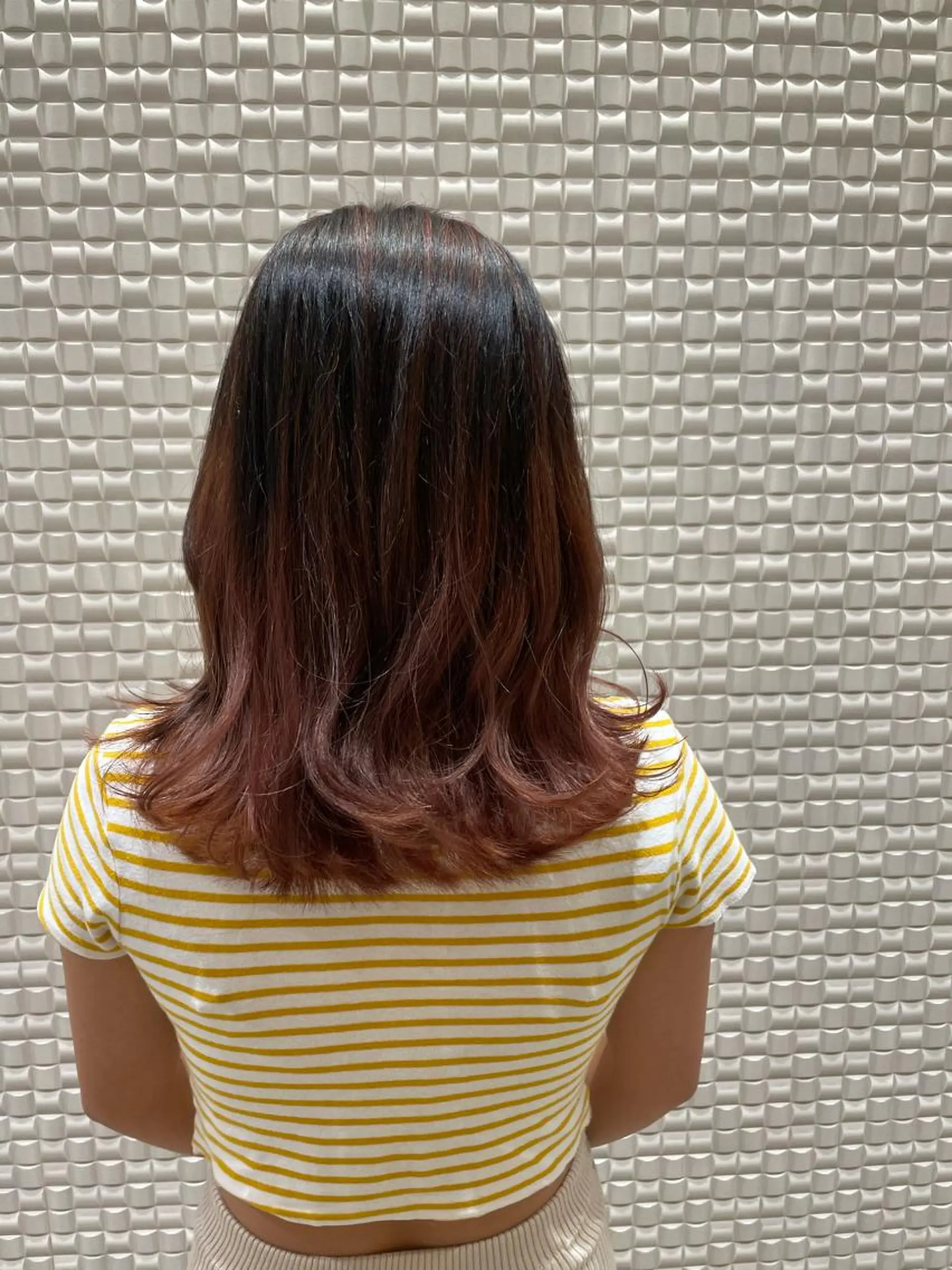 ミディアム カラー バレイヤージュ レイヤーカット シャドールーツ美容師 篠原康太のヘアスタイル