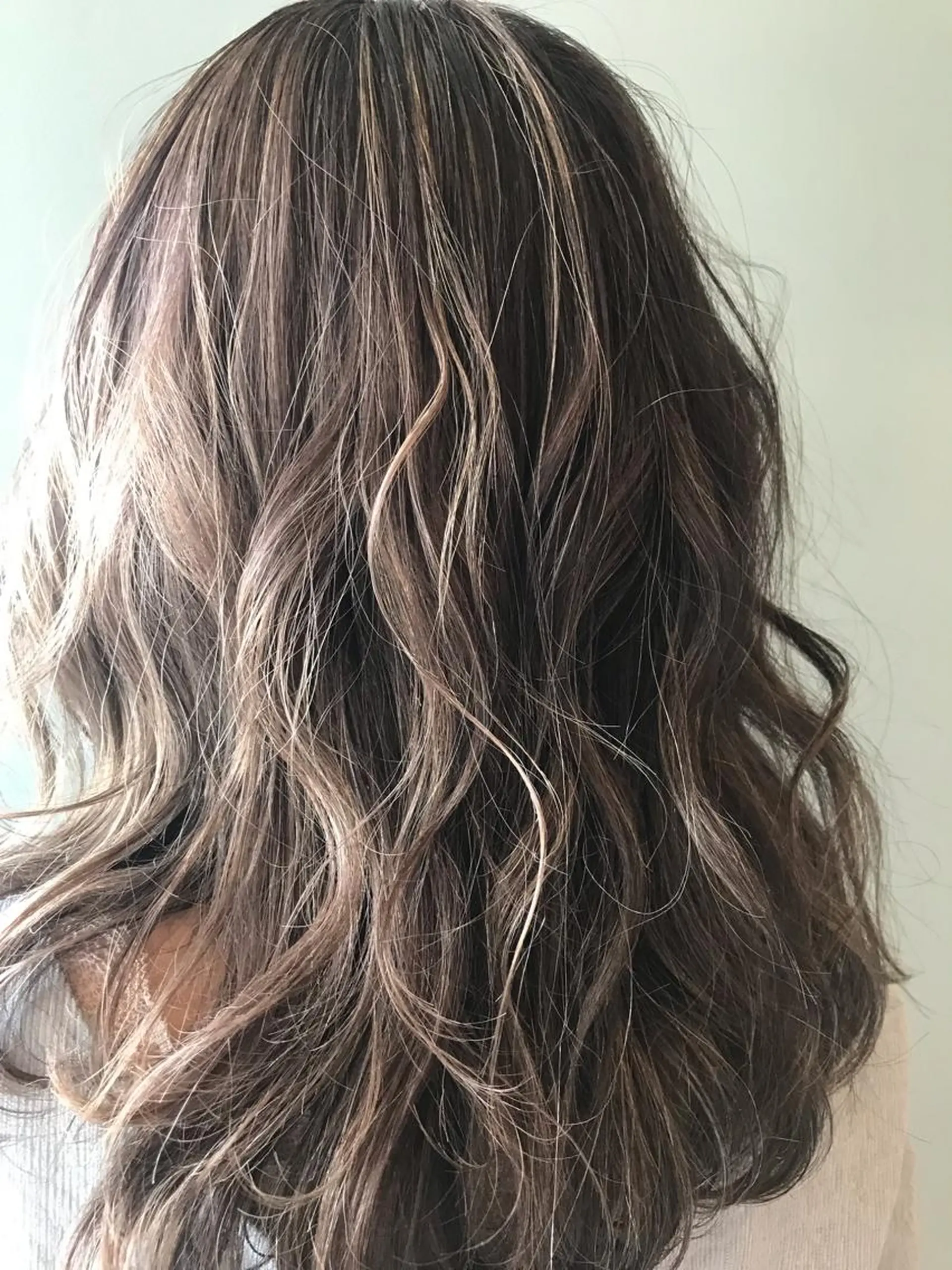 カラー ハイライトカラー 湯浅  隆のヘアスタイル