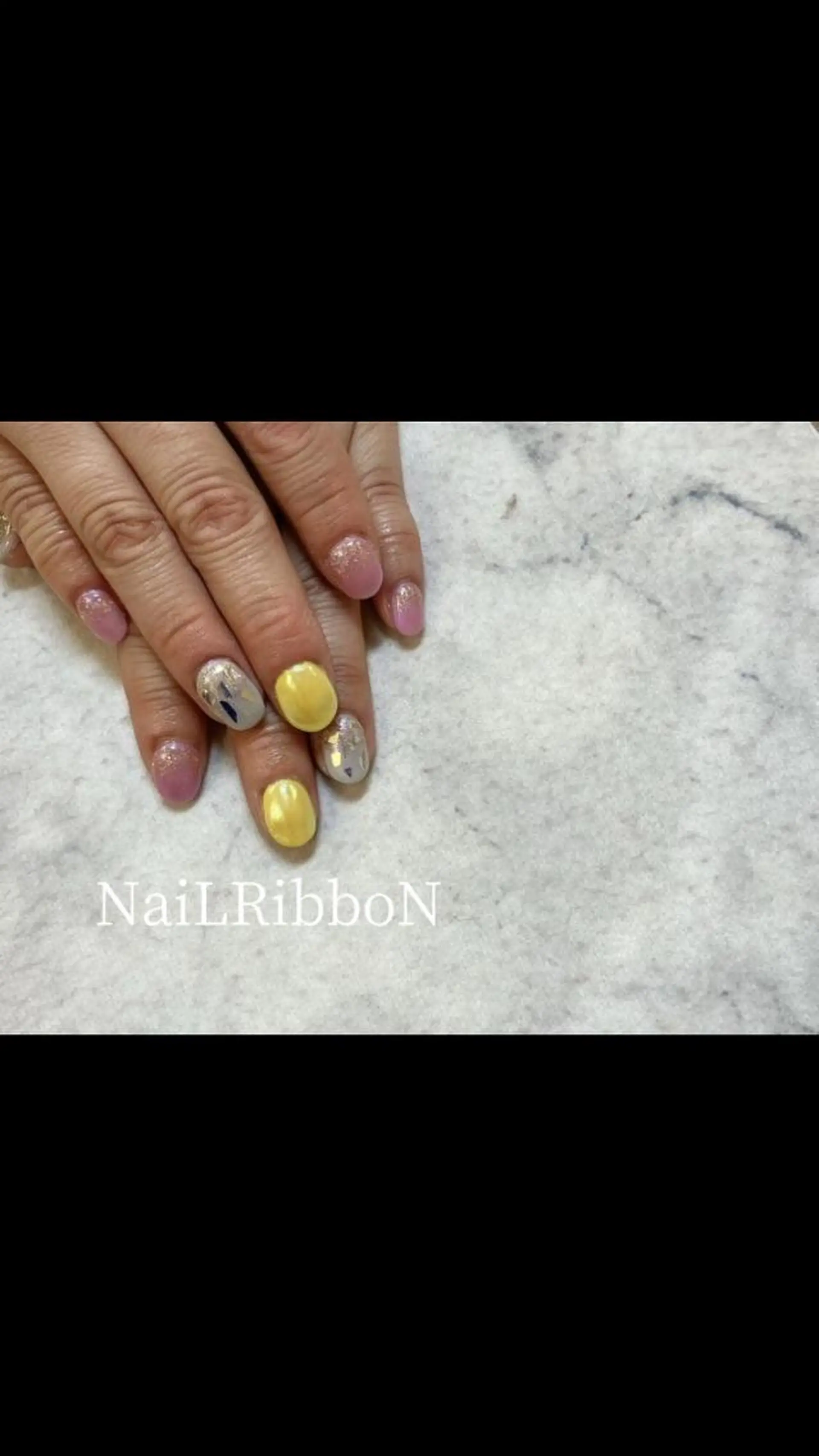 ネイル ネイルリボン 受付スタッフのネイルデザイン