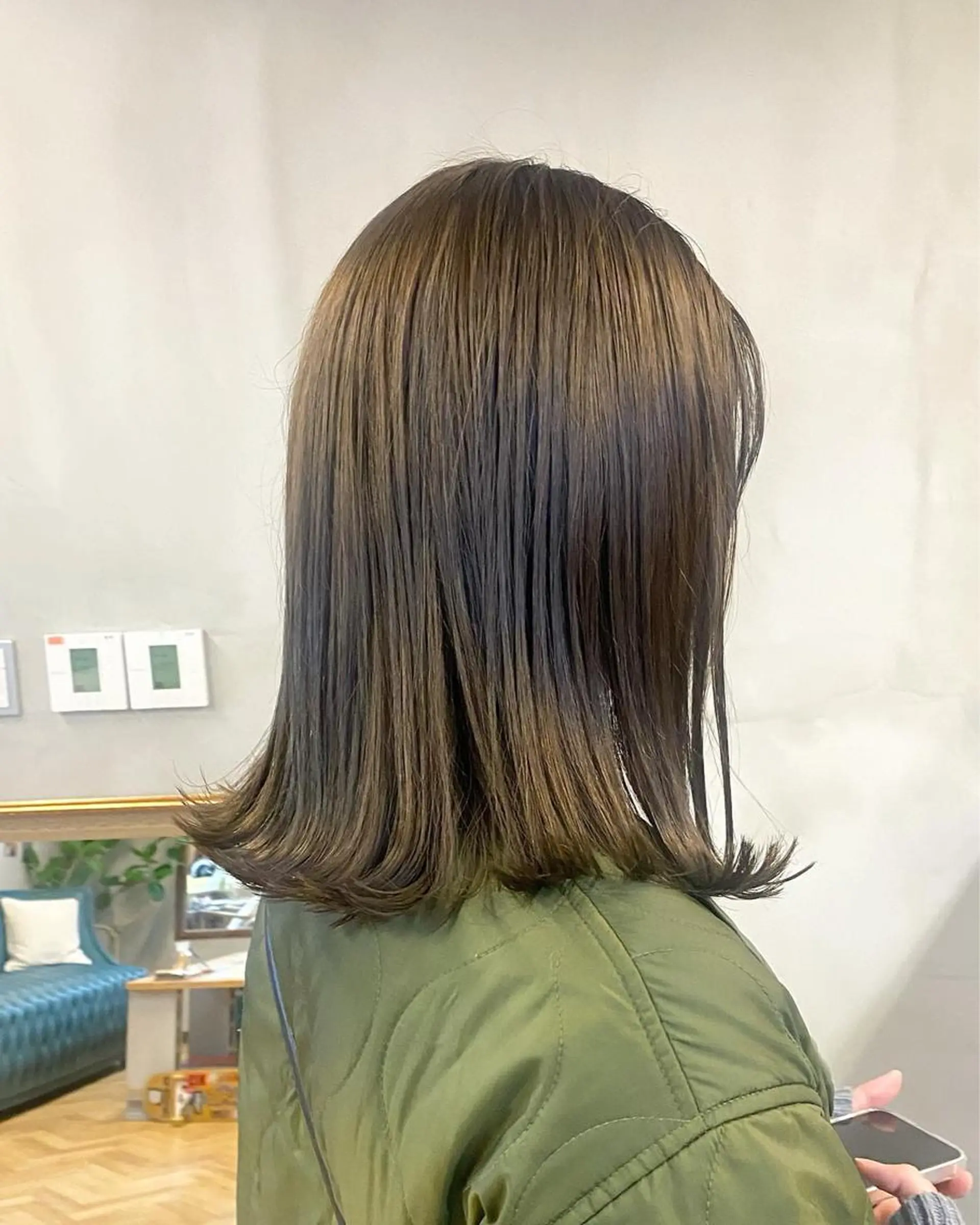 ミディアム カラー パーマ ヘアアレンジ ベージュカラー ブリーチ 透明感カラー ブリーチなしカラー オリーブベージュ カット ヘアカラー トリートメント ハル🌸柔色/ ブリーチなし/艶髪のヘアスタイル