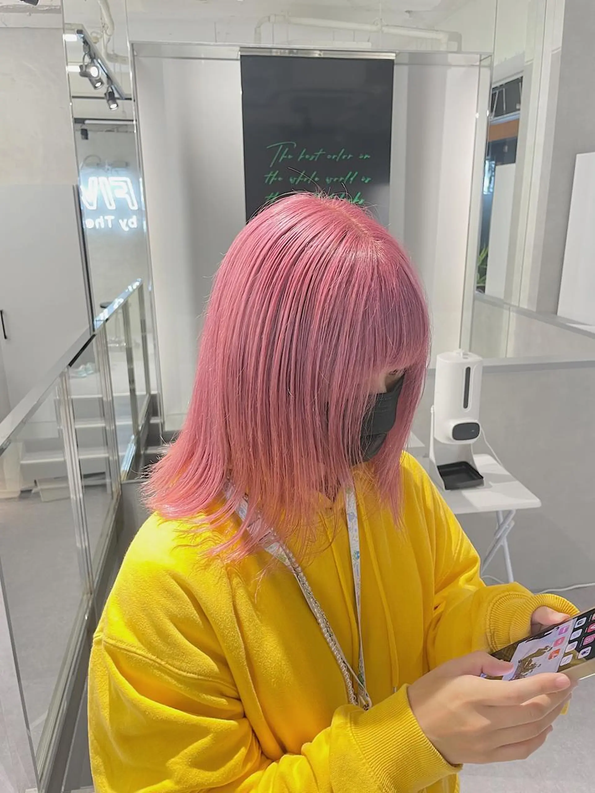 ミディアム カラー ikuma/ ミルクティーのヘアスタイル