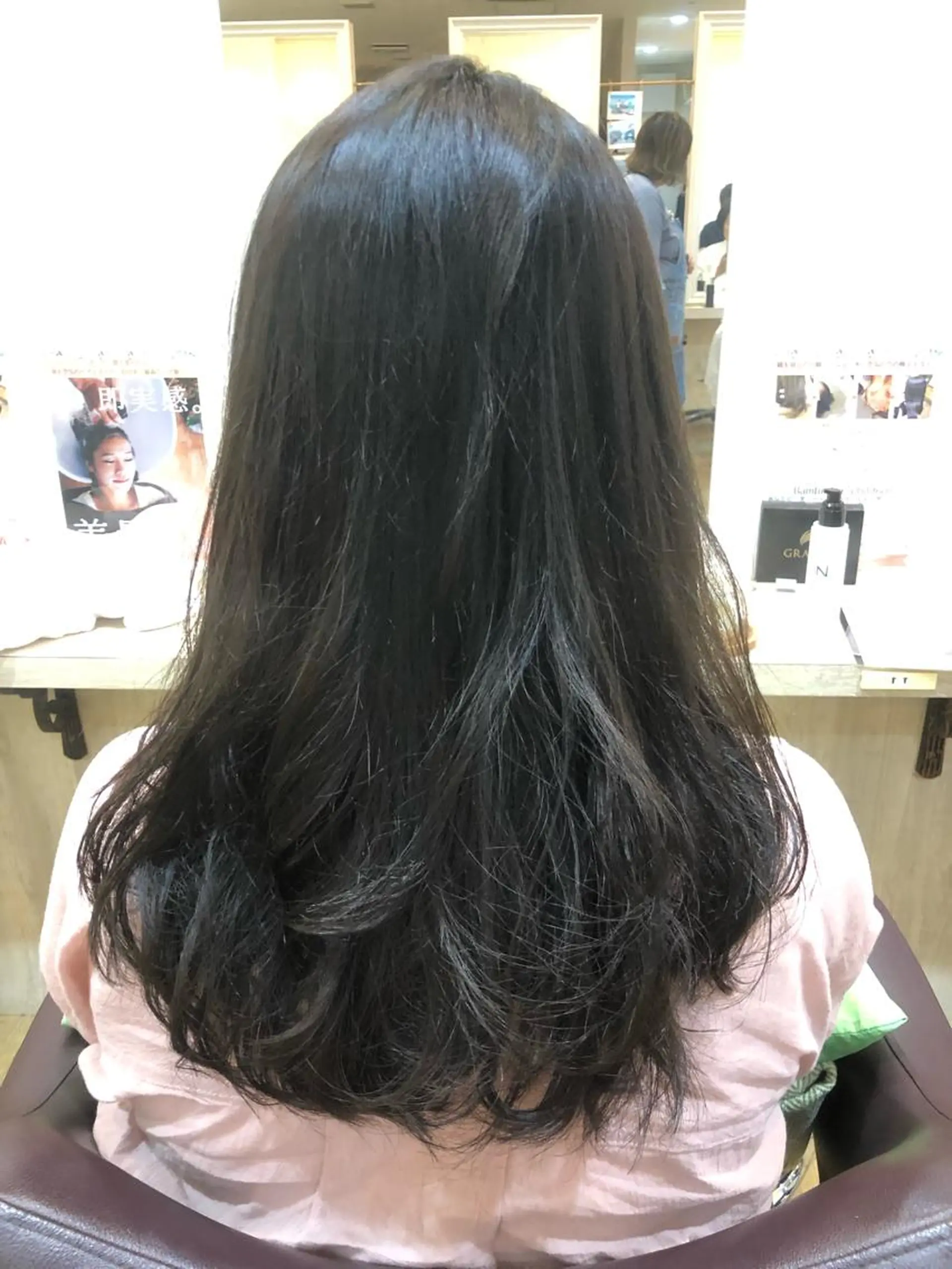 ロング カラー 透明感カラー 佐治 梨乃のヘアスタイル
