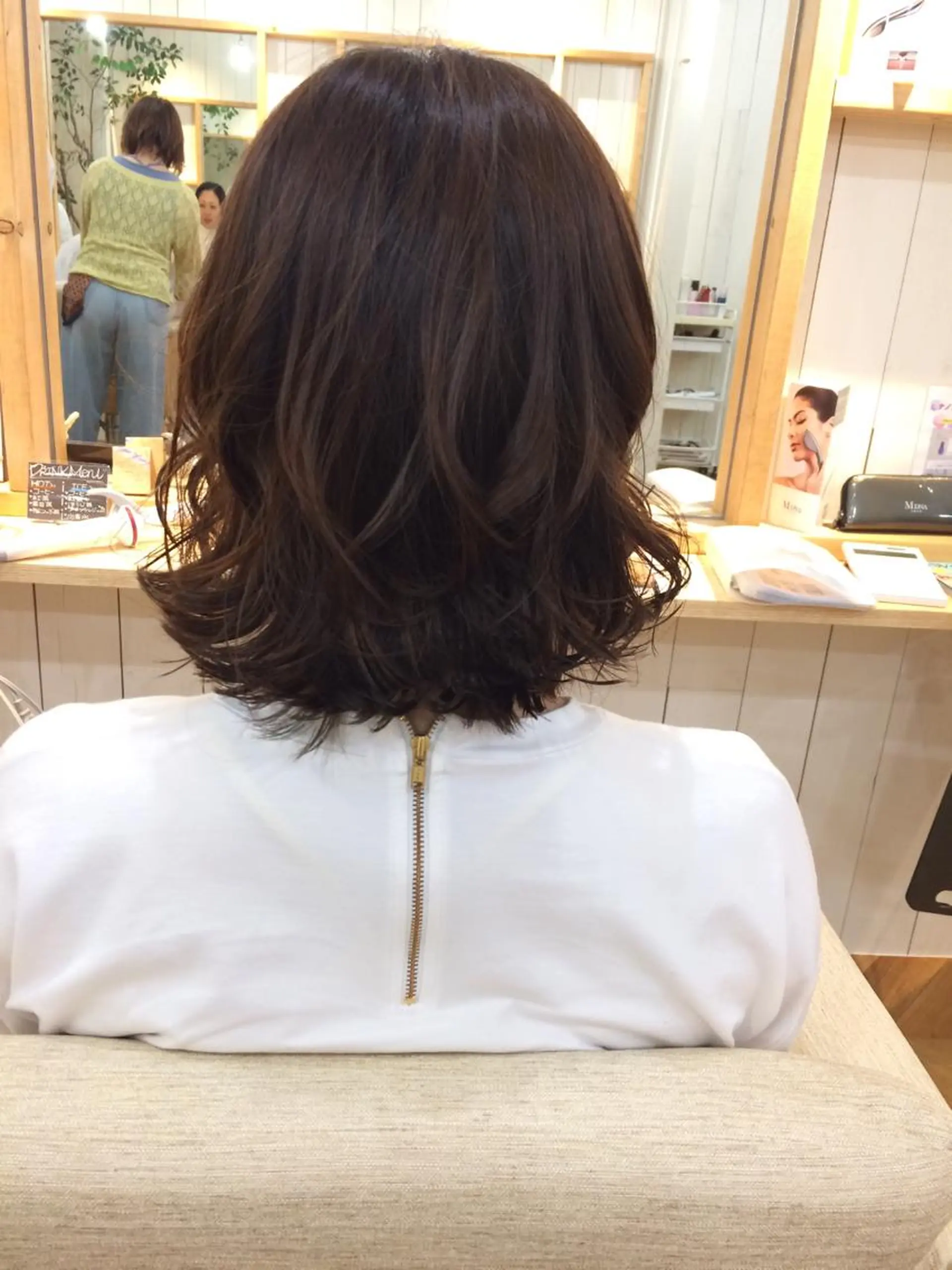 ショート カラー アッシュ ベージュカラー ハイライトカラー ハイライト DEE okazakiのヘアスタイル