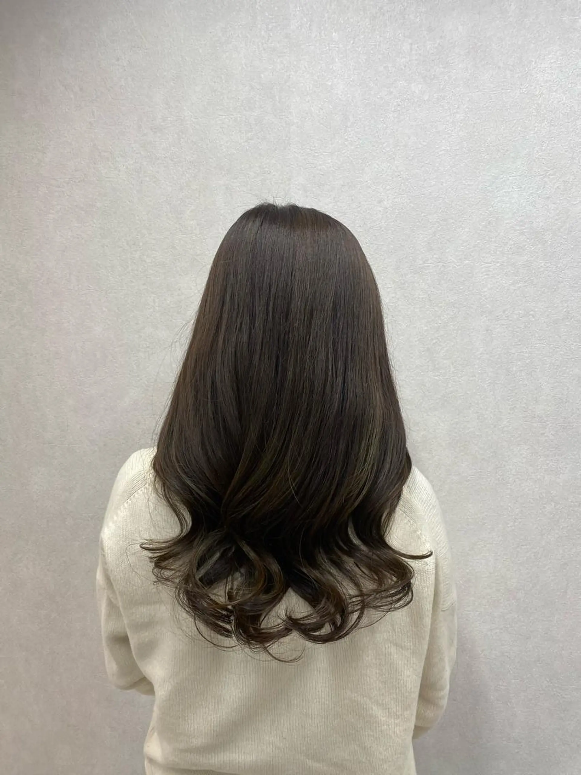 ロング カラー グレージュ オリーブグレージュ オリーブグレー カット ヘアカラー トリートメント tocca 💜石田愛結💜のヘアスタイル