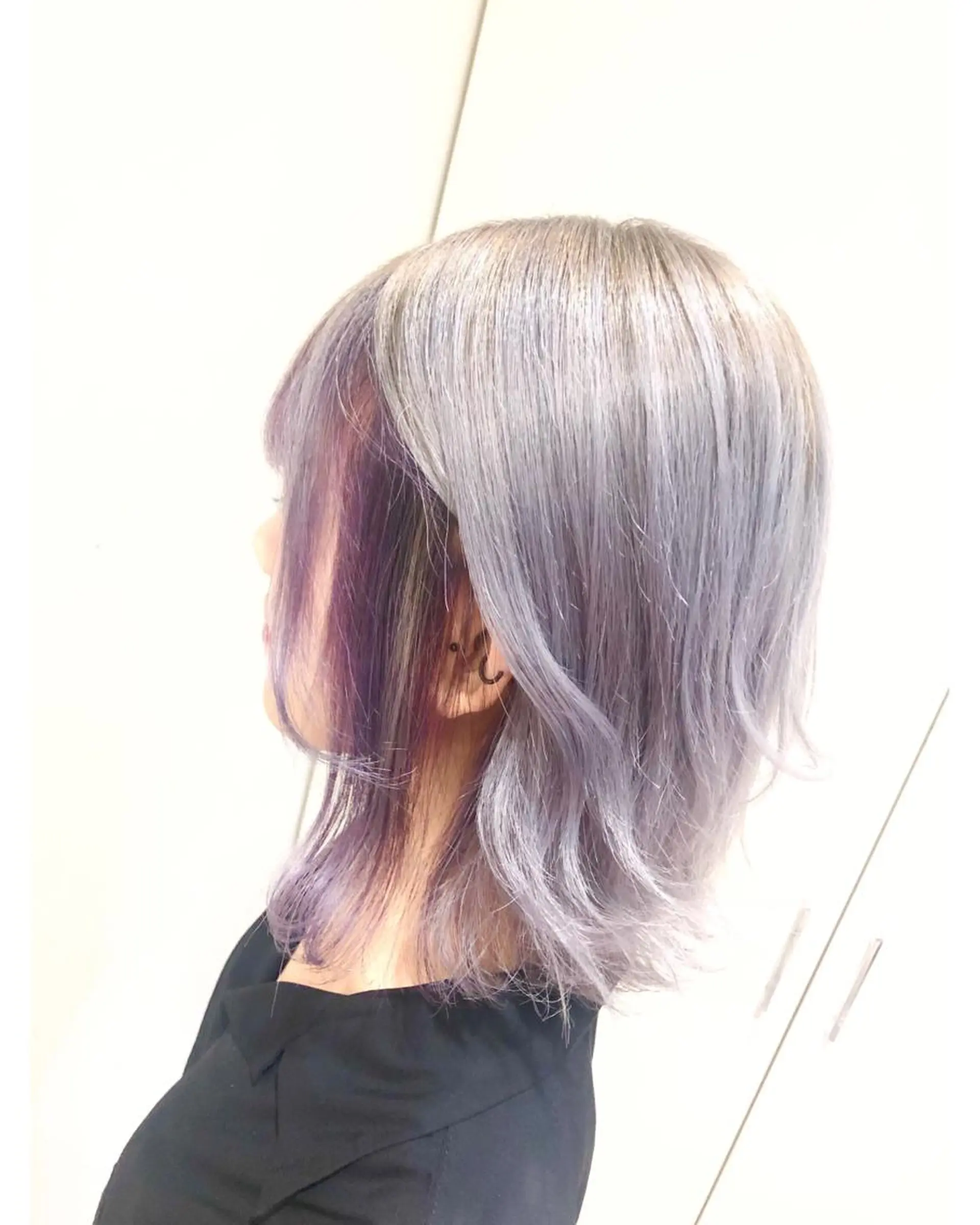 ミディアム カラー ブリーチ インナーカラー パープルカラー シルバー ヘアカラー トリートメント 💓シールエクステ ルミエールのヘアスタイル