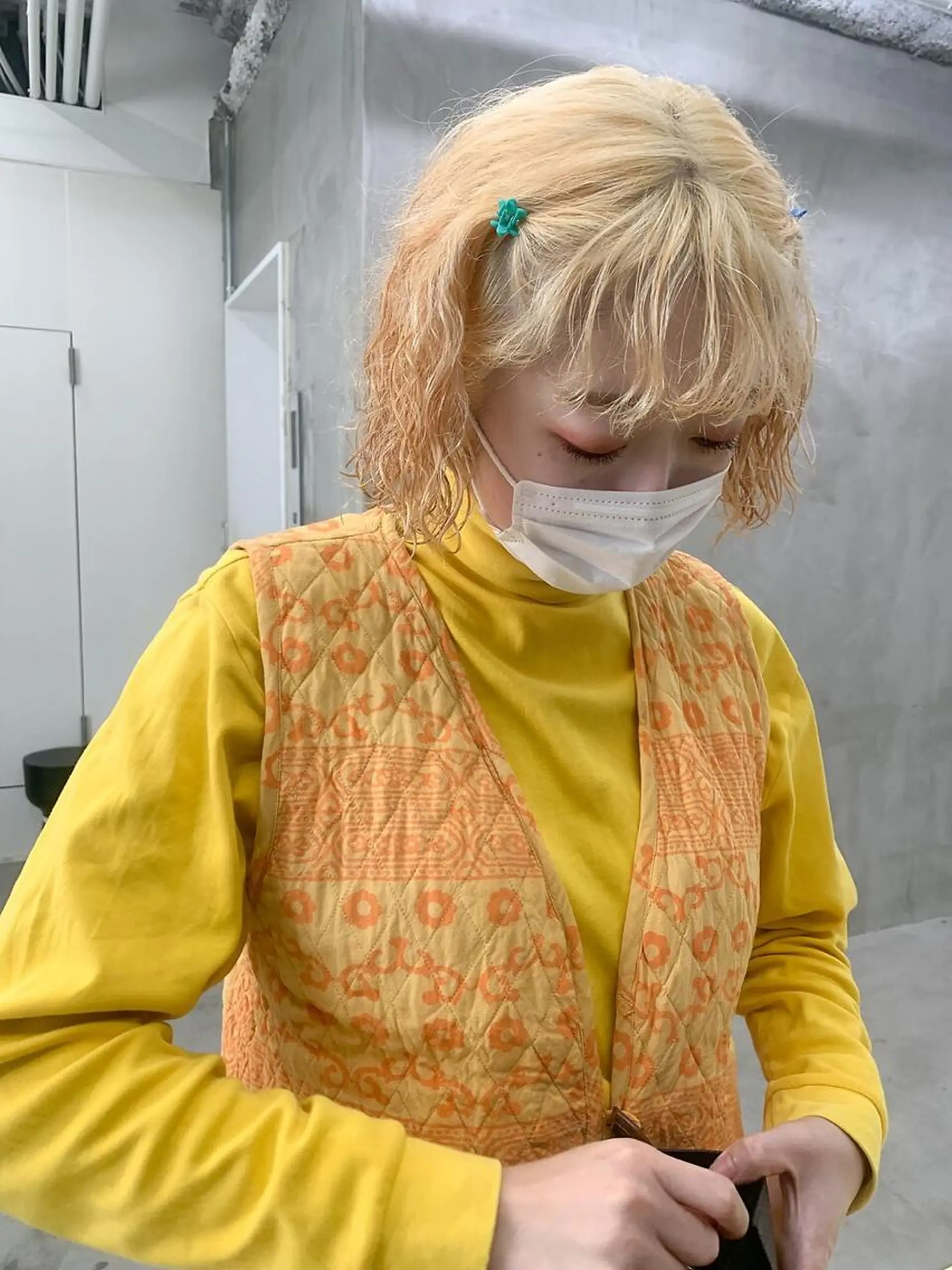 ミディアム カラー パーマ ヘアアレンジ メンズ ミディアムパーマ メンズバレイヤージュ メンズブリーチ センターパート フェードカット ハイトーン/レイヤー 🌸さくらのヘアスタイル