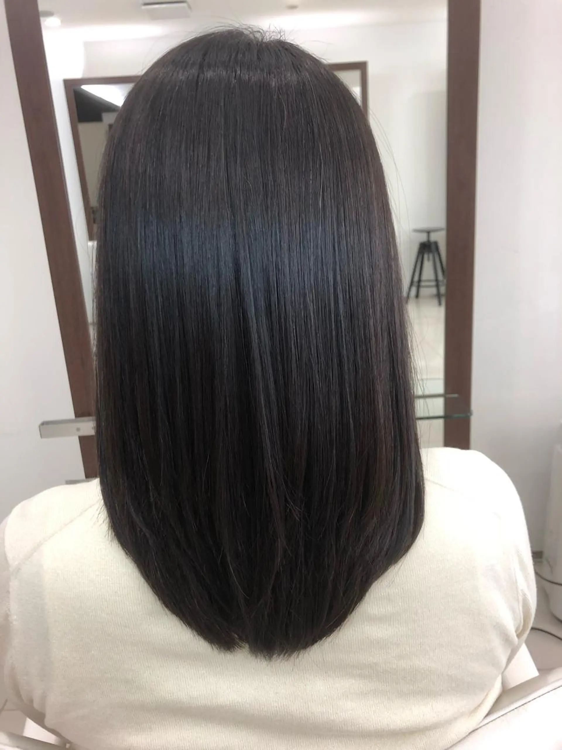 セミロング 小林 伊織のヘアスタイル