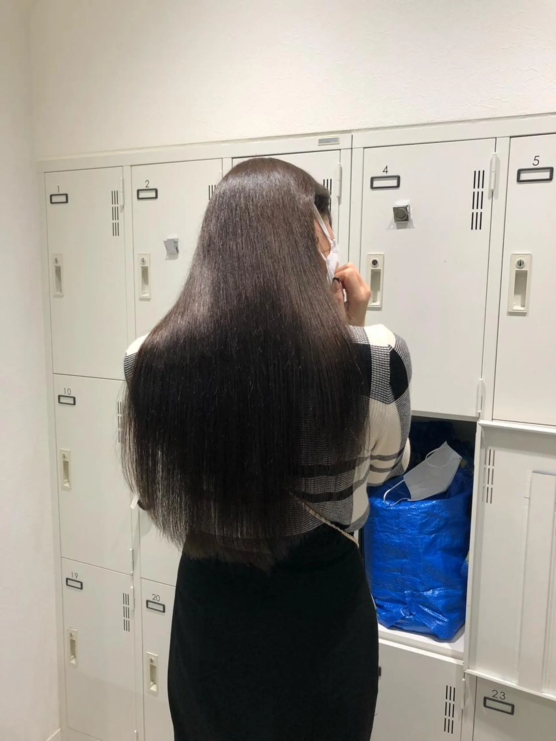 ロング カラー レイヤー/顔まわり カット/地毛風カラーのヘアスタイル