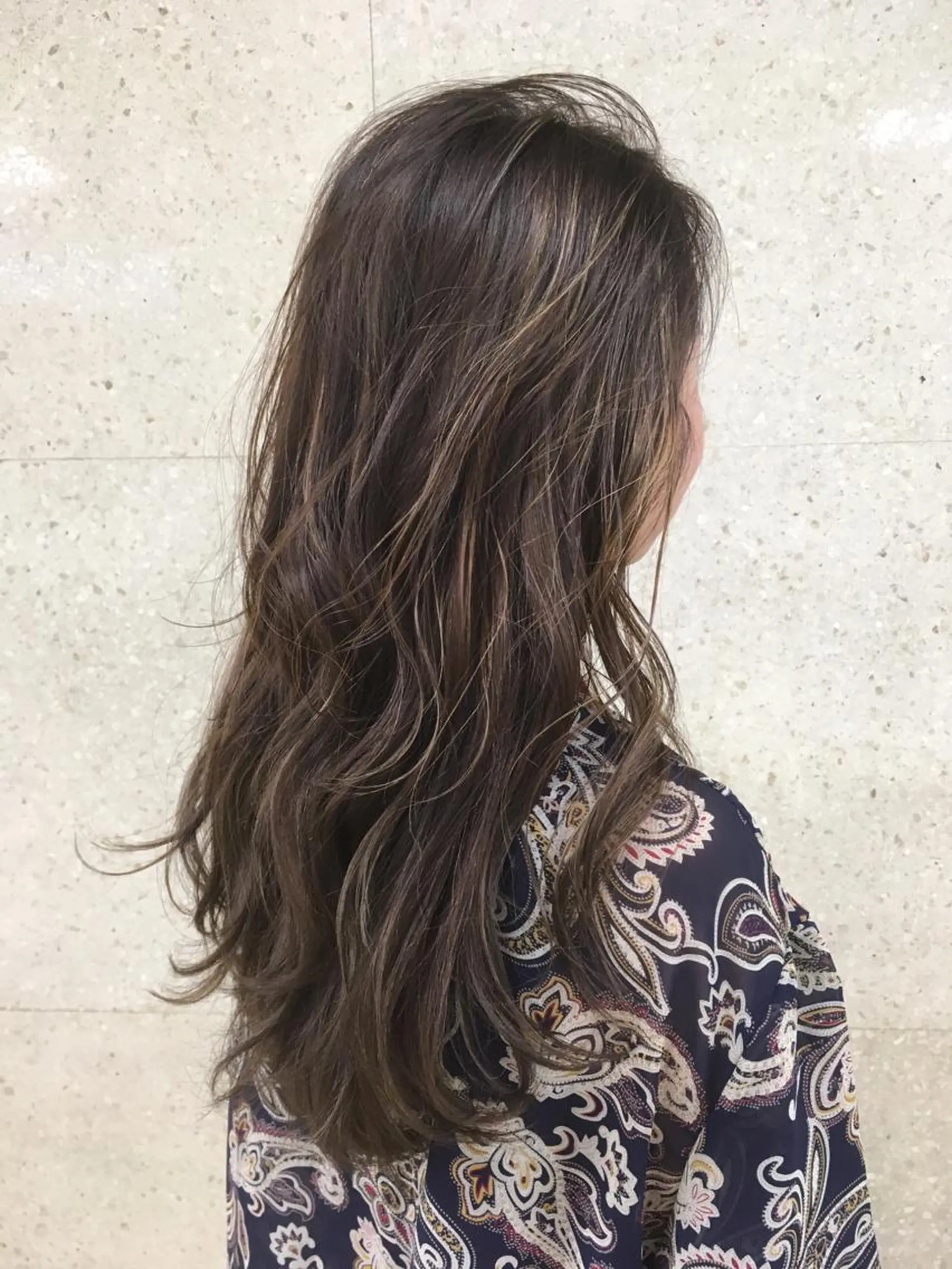 ミディアム カラー カット ヘアカラー トリートメント 菅村 勇亮のヘアスタイル