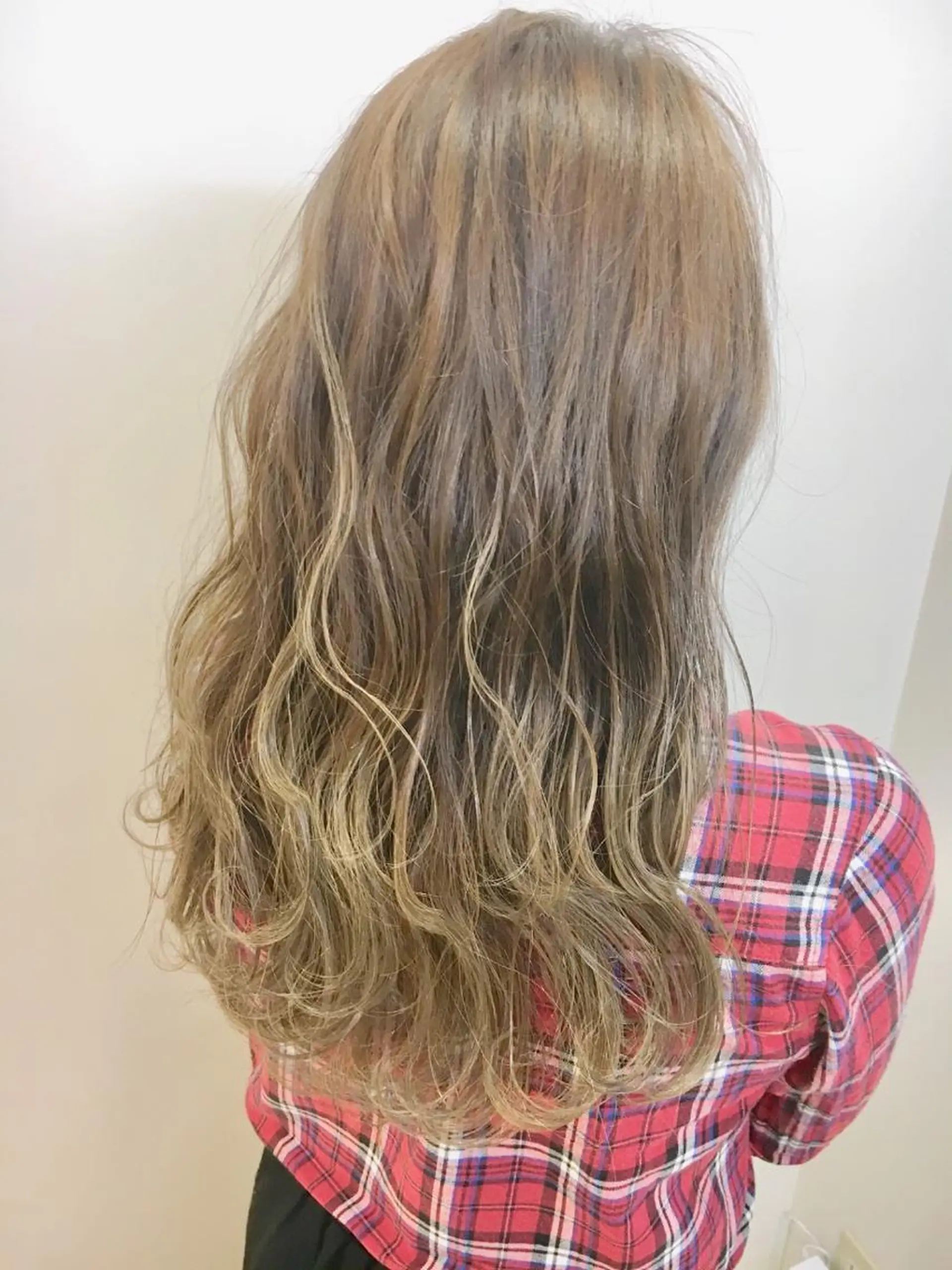 ロング カラー グラデーションカラー ハイライトカラー ハイライト ヘアカラー 永井 大希のヘアスタイル