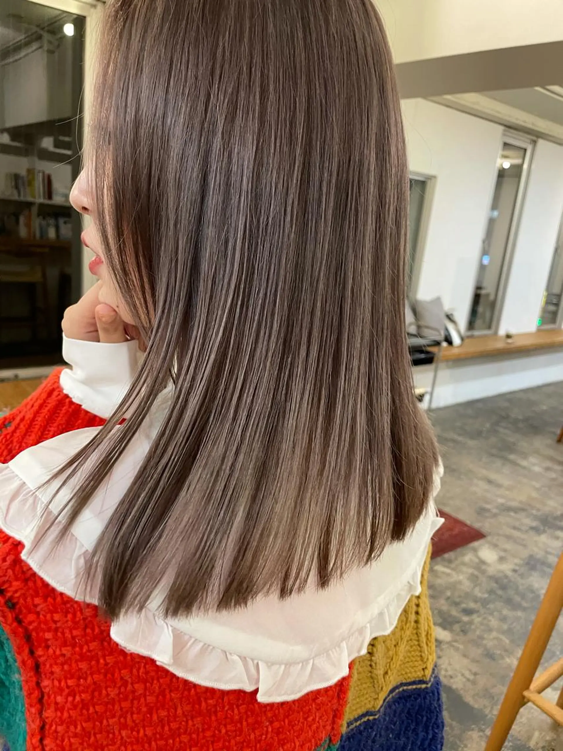 セミロング カラー ブリーチ グレージュ ハイトーンカラー ラベンダーカラー ラベンダーグレージュ ヘアカラー トリートメント 【arc】Ruri コテ巻き風パーマのヘアスタイル