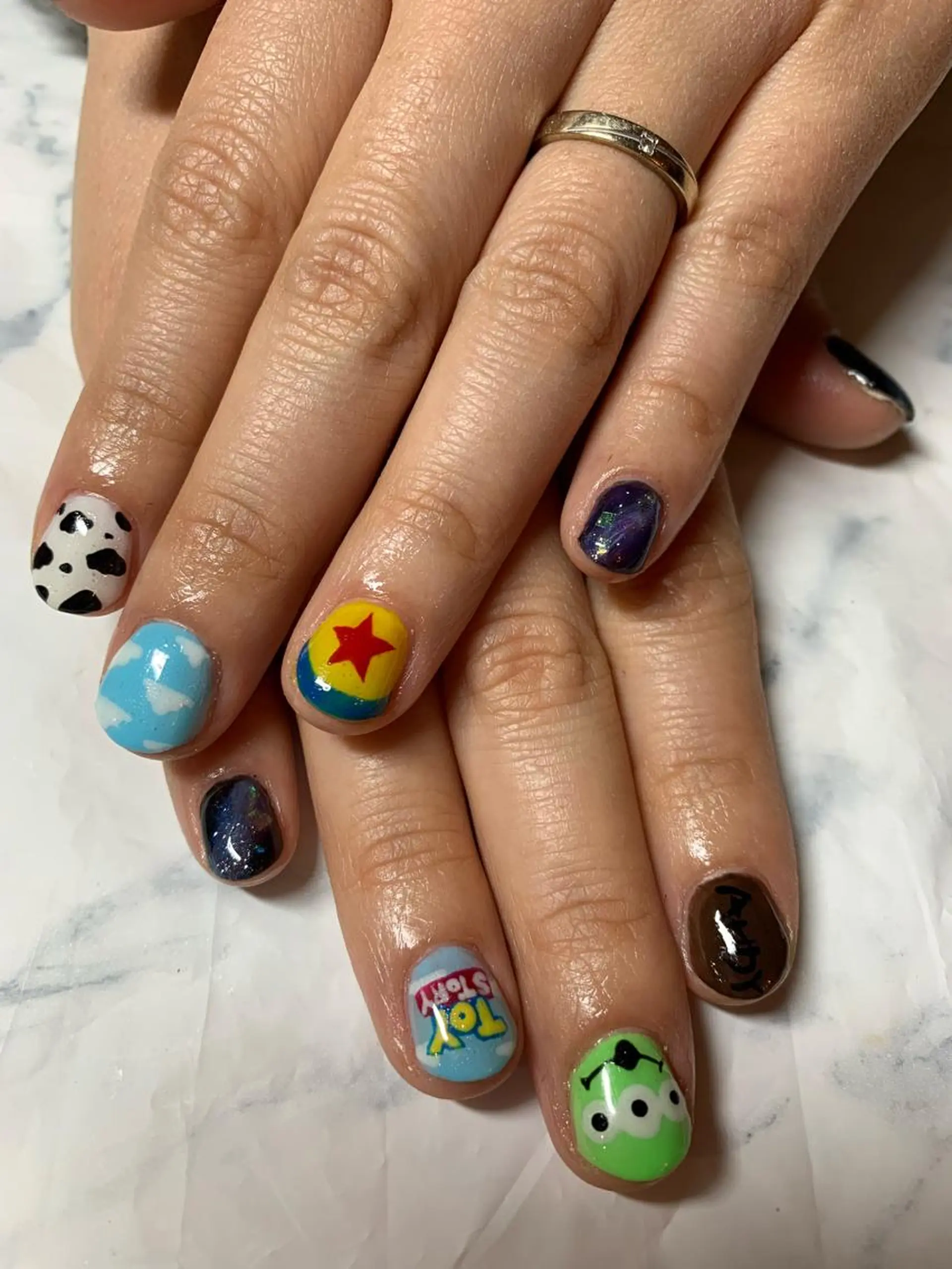 ネイル 菅野 愛花のネイルデザイン