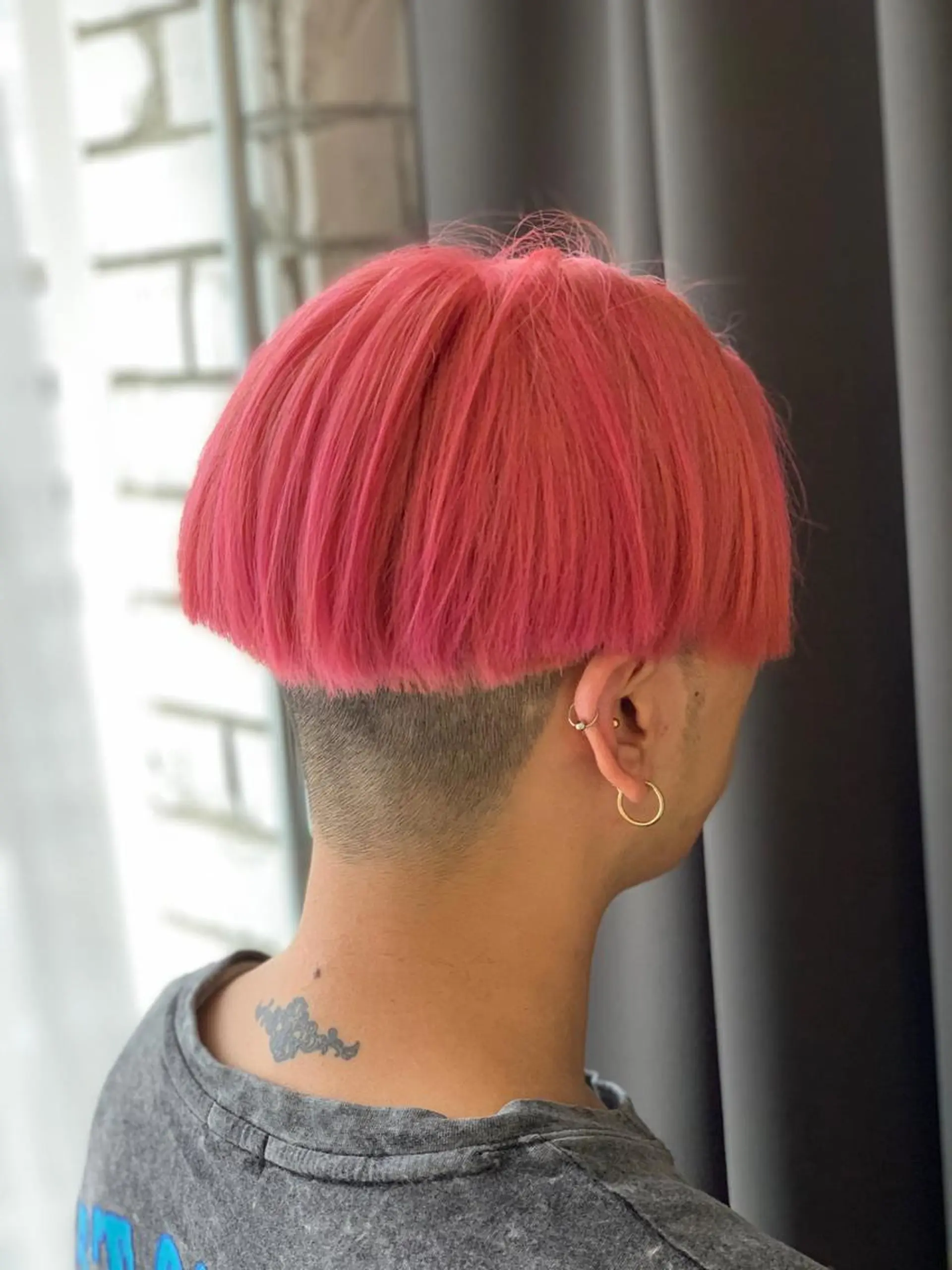 ショート カラー ブリーチ ピンクカラー ヘアカラー トリートメント LUXBE LUCE那覇イオン店所属・LUXBE LUCEのヘアスタイル