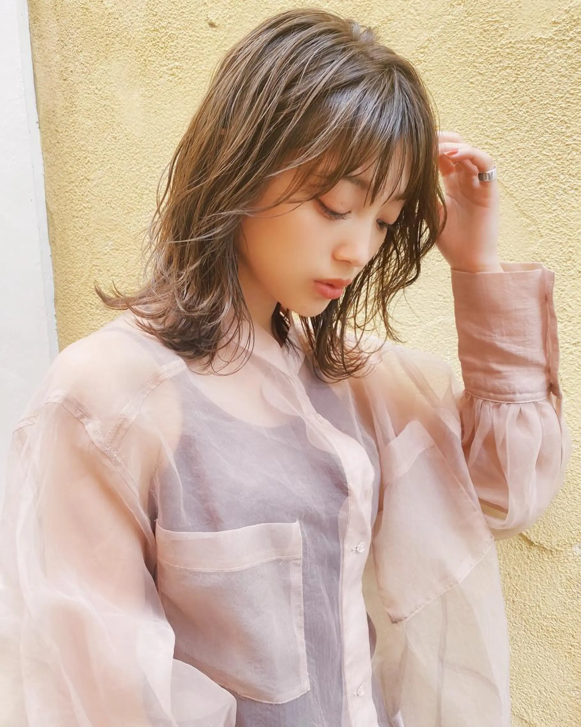 ミディアム くびれヘア くびれレイヤー レイヤーカット 鎌倉 彩のヘアスタイル