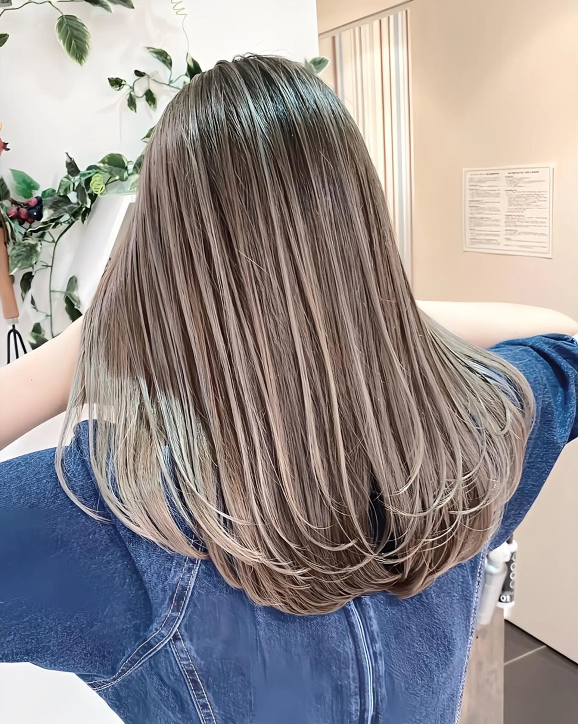 セミロング カラー バレイヤージュ 髪質改善 レイヤーカット カット ヘアカラー トリートメント 山崎俊輔/髪質改善 /バレイヤージュのヘアスタイル