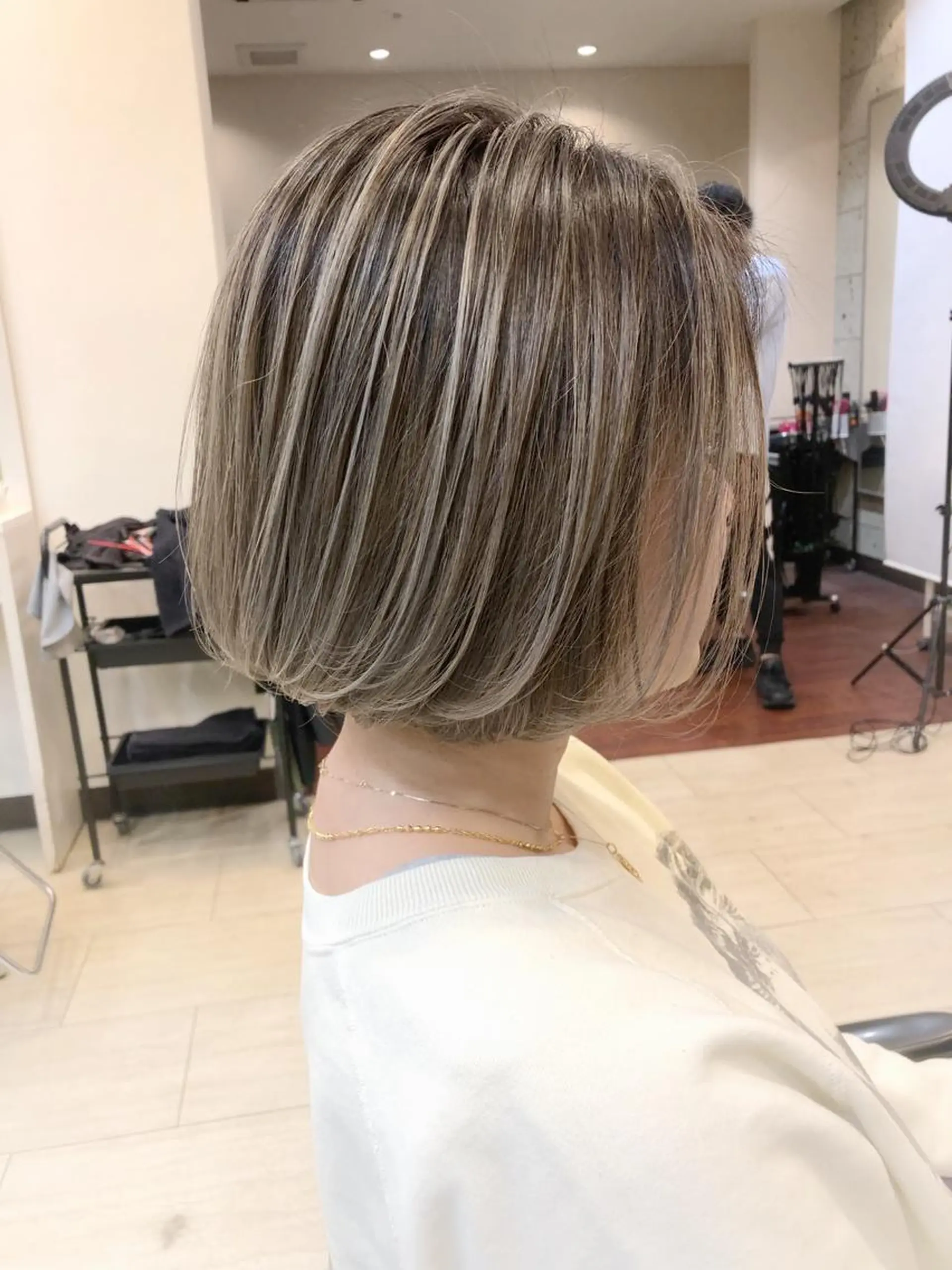 ショート ボブ 外国人風カラー ハイライト レイヤーカット ショートヘア ヘアカラー yasu ヤスのヘアスタイル