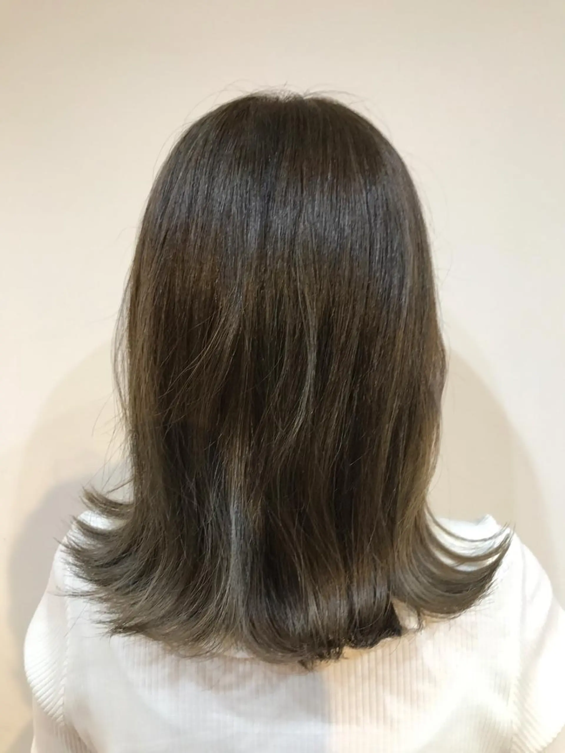 ミディアム カラー アッシュ ベージュカラー グラデーションカラー ハイトーンカラー ヒロミ/アレンジ/ アンニュイ/透け感のヘアスタイル