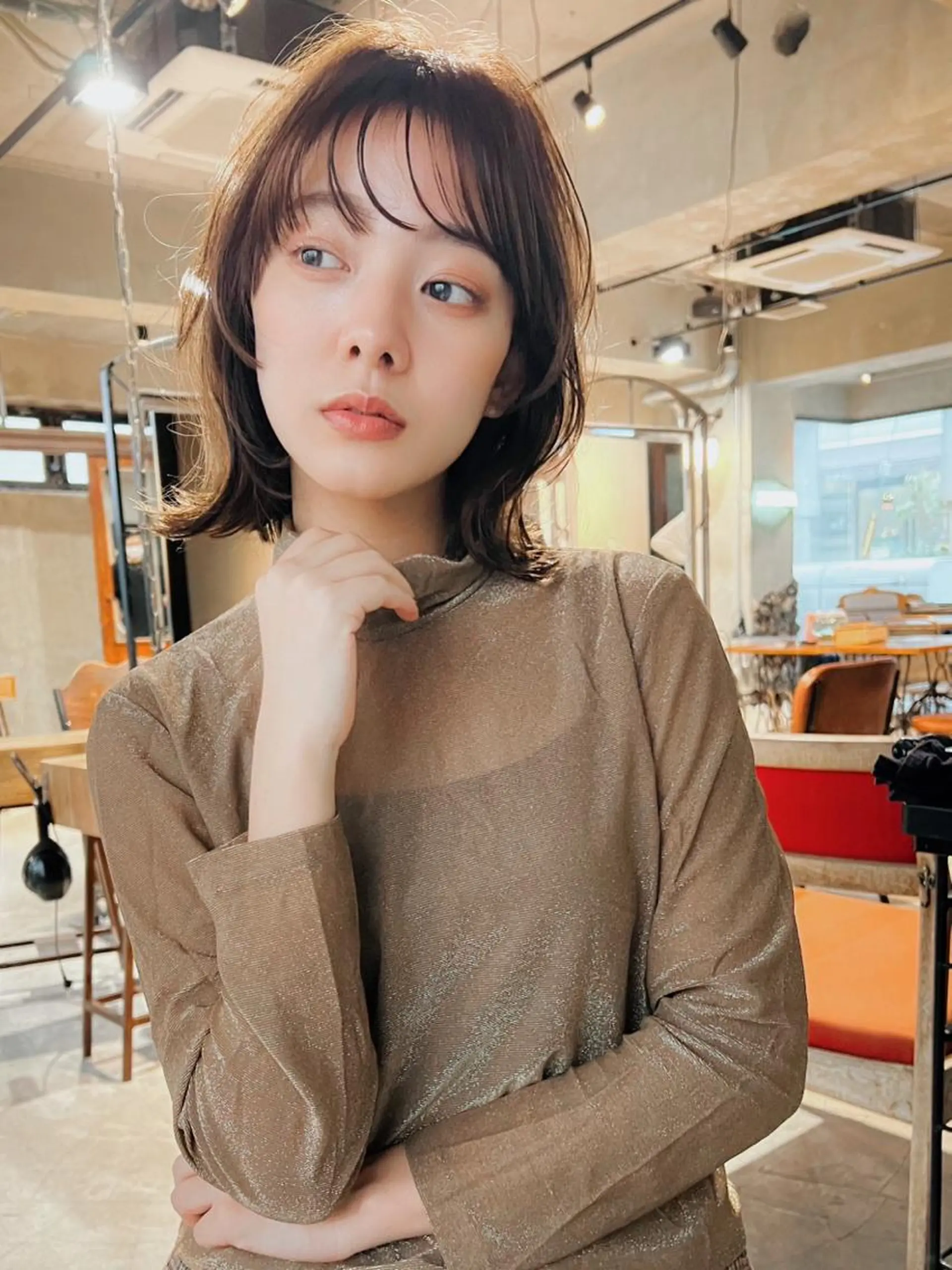 ミディアム カラー 外ハネヘア MUSASHI ブリーチカラー◎のヘアスタイル