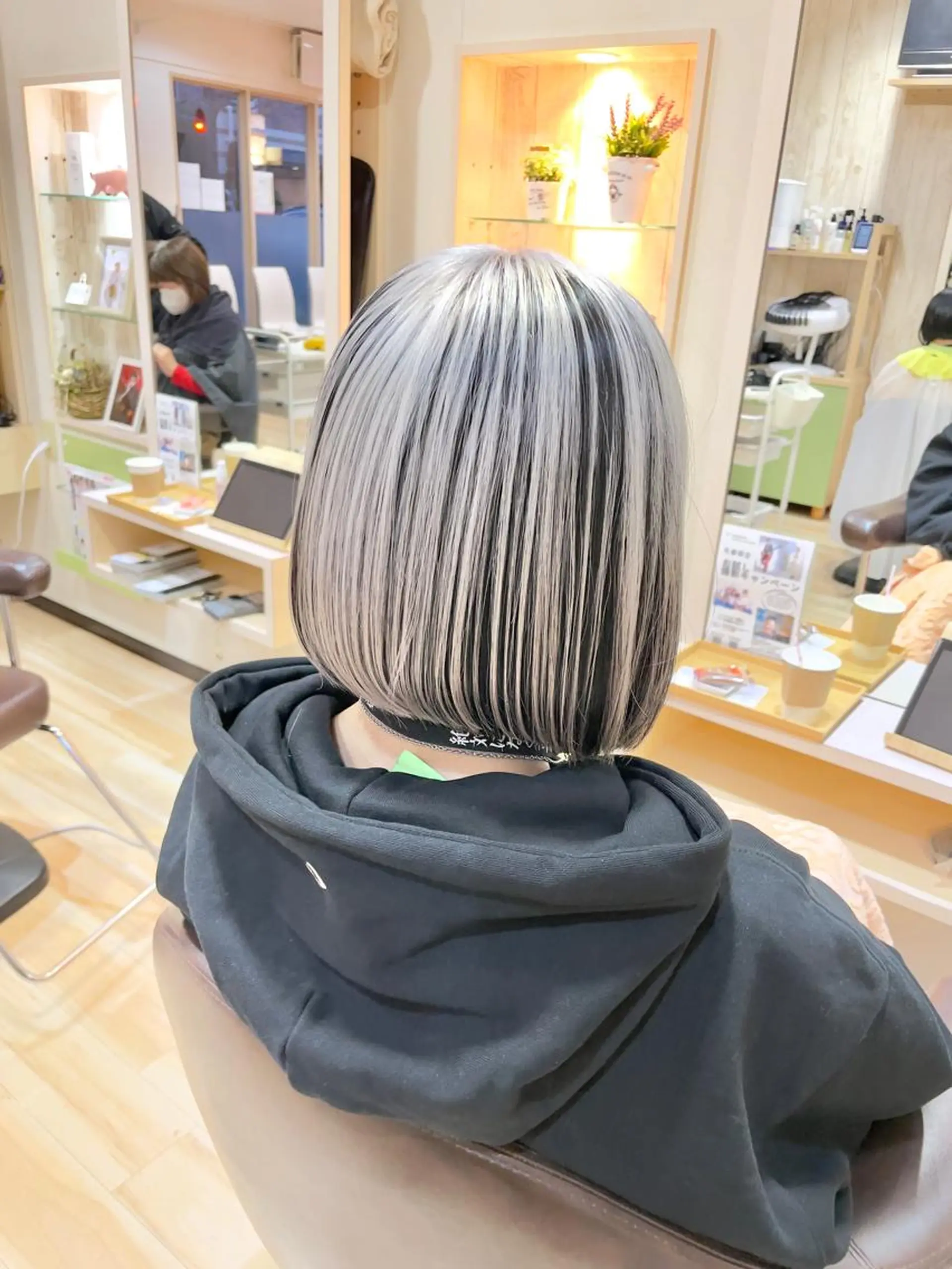 ショート カラー ブリーチ ブロンド ケアブリーチ ハイトーンカラー シルバー 🌈派手髪ハイトーン 🌈鈴木亮太🌈のヘアスタイル