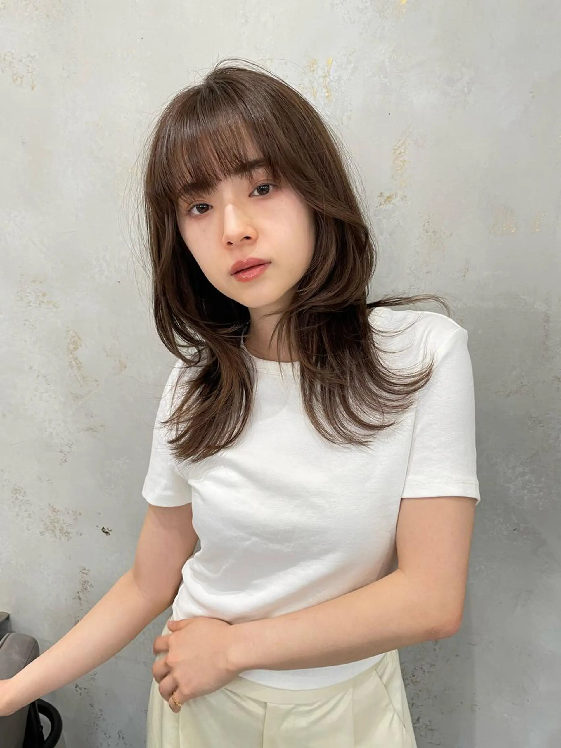 ミディアム カット ヘアカラー トリートメント 山本翔一郎 韓国顔周りレイヤーのヘアスタイル