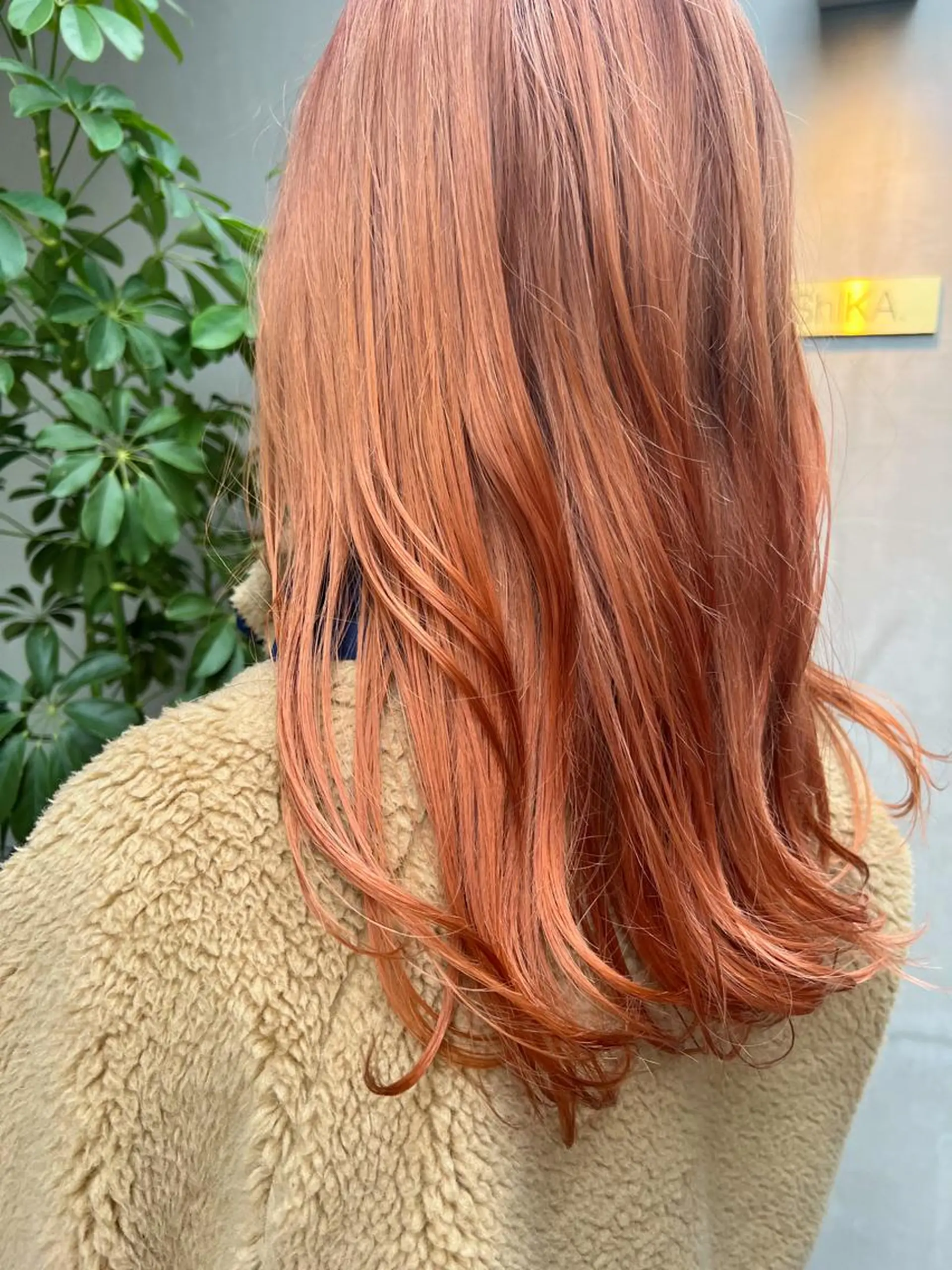 セミロング ミディアムパーマ /癖毛パーマのヘアスタイル